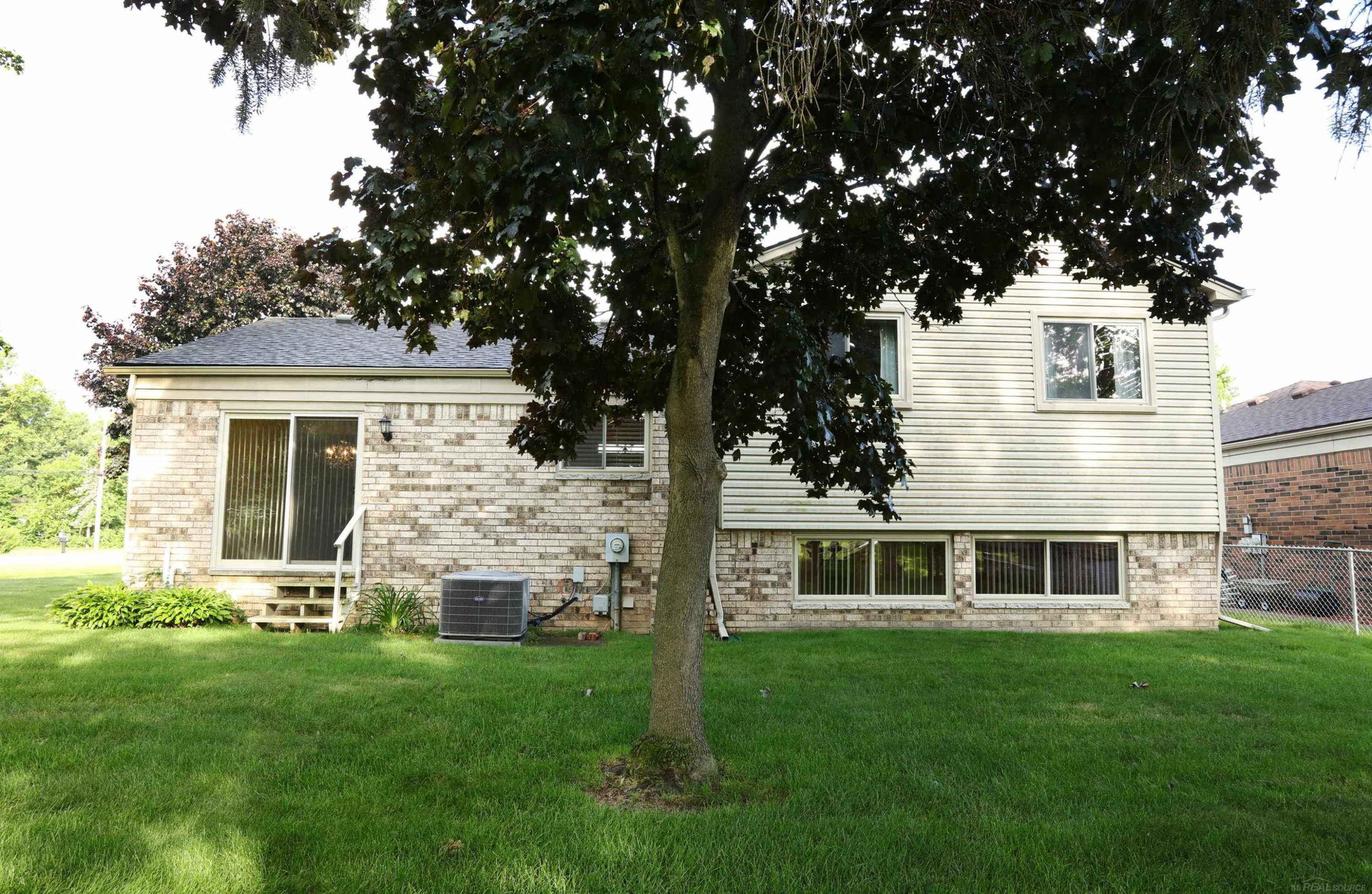 39549 Chantilly Drive, Sterling Heights, MI 48313 — Photo 43
