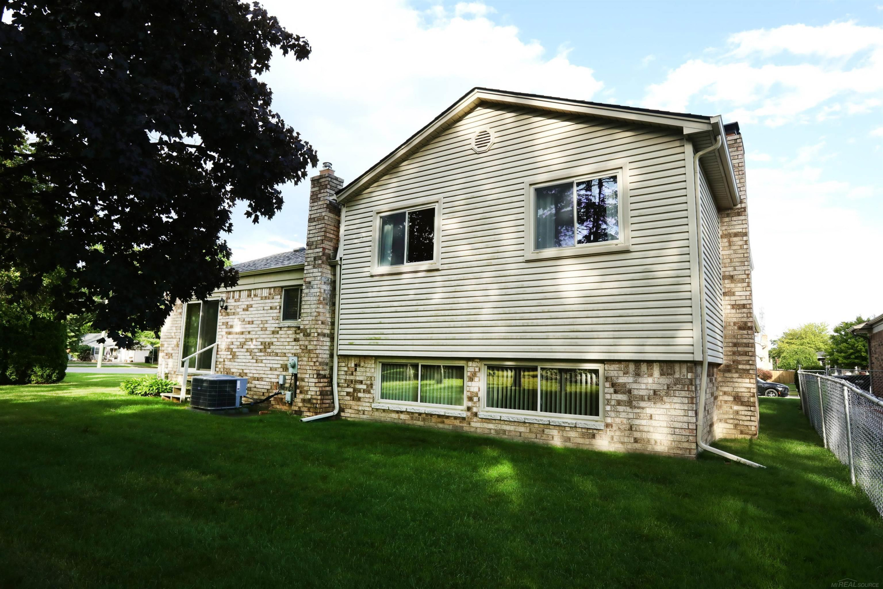 39549 Chantilly Drive, Sterling Heights, MI 48313 — Photo 44