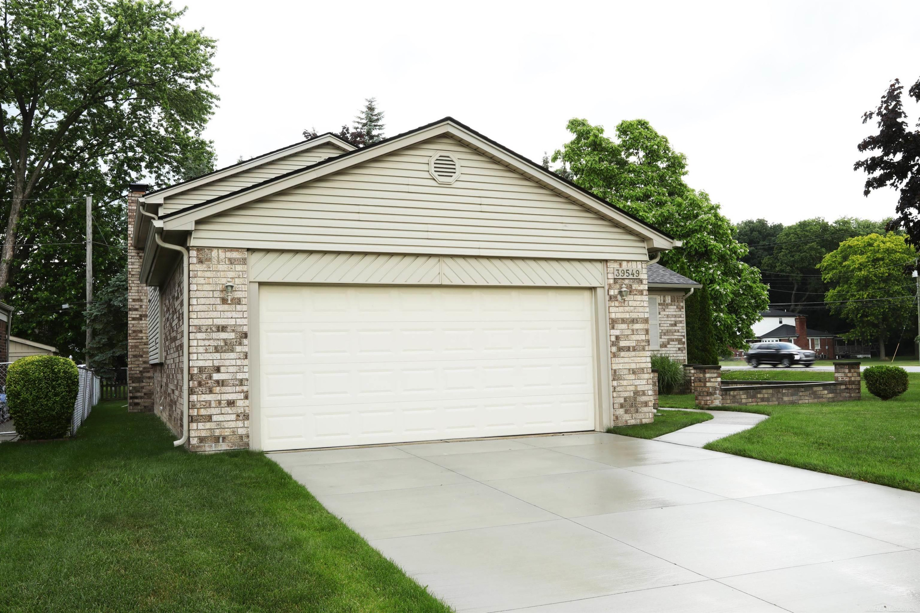 39549 Chantilly Drive, Sterling Heights, MI 48313 — Photo 46
