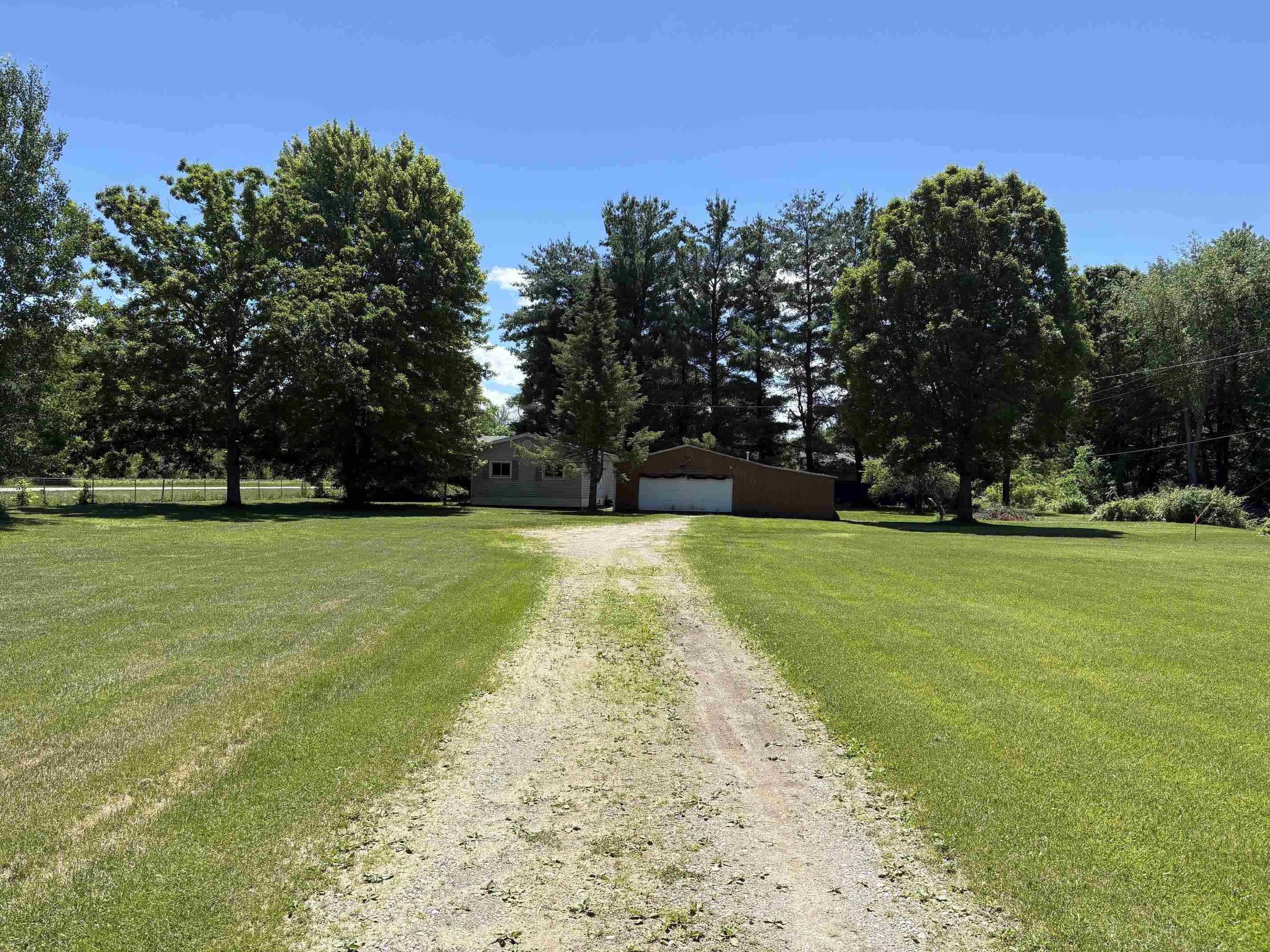 4727 Brown Road, Vassar, MI 48768 — Photo 2