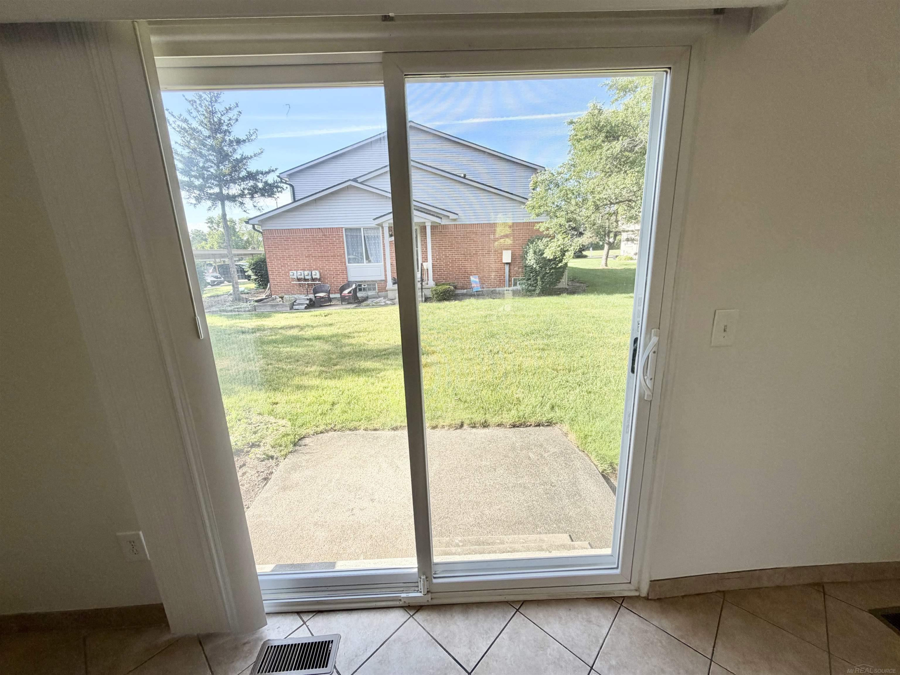2208 ORCHARD Crest Street, Shelby Twp, MI 48317 — Photo 11