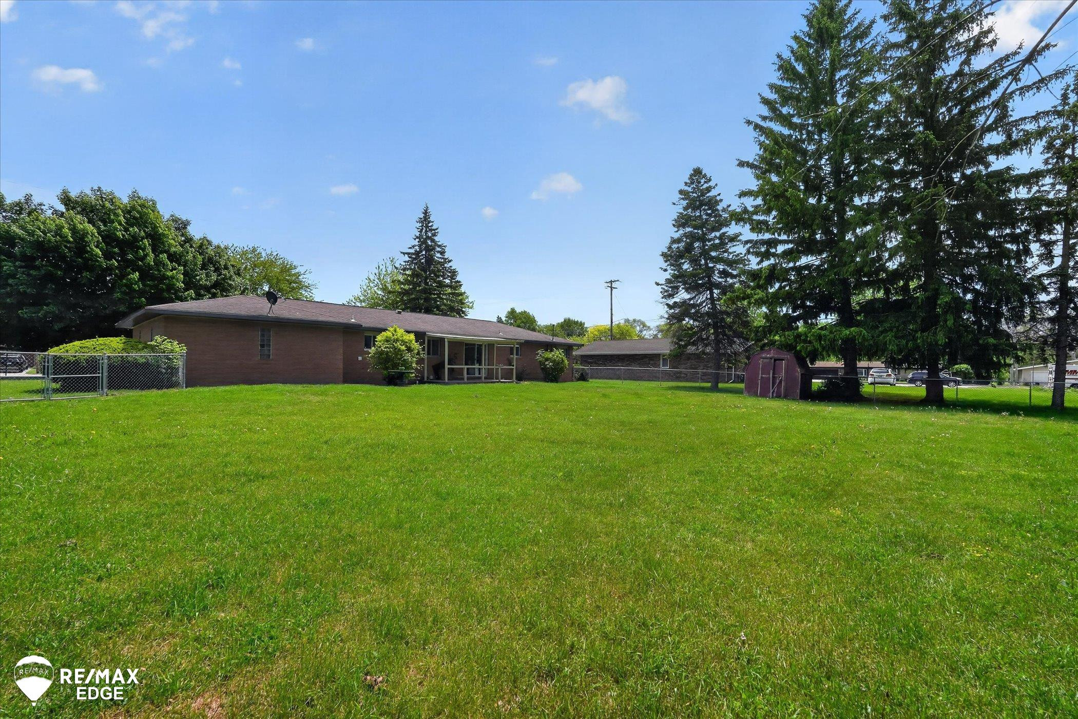 2809 S Outer Drive, Saginaw, MI 48601 — Photo 2