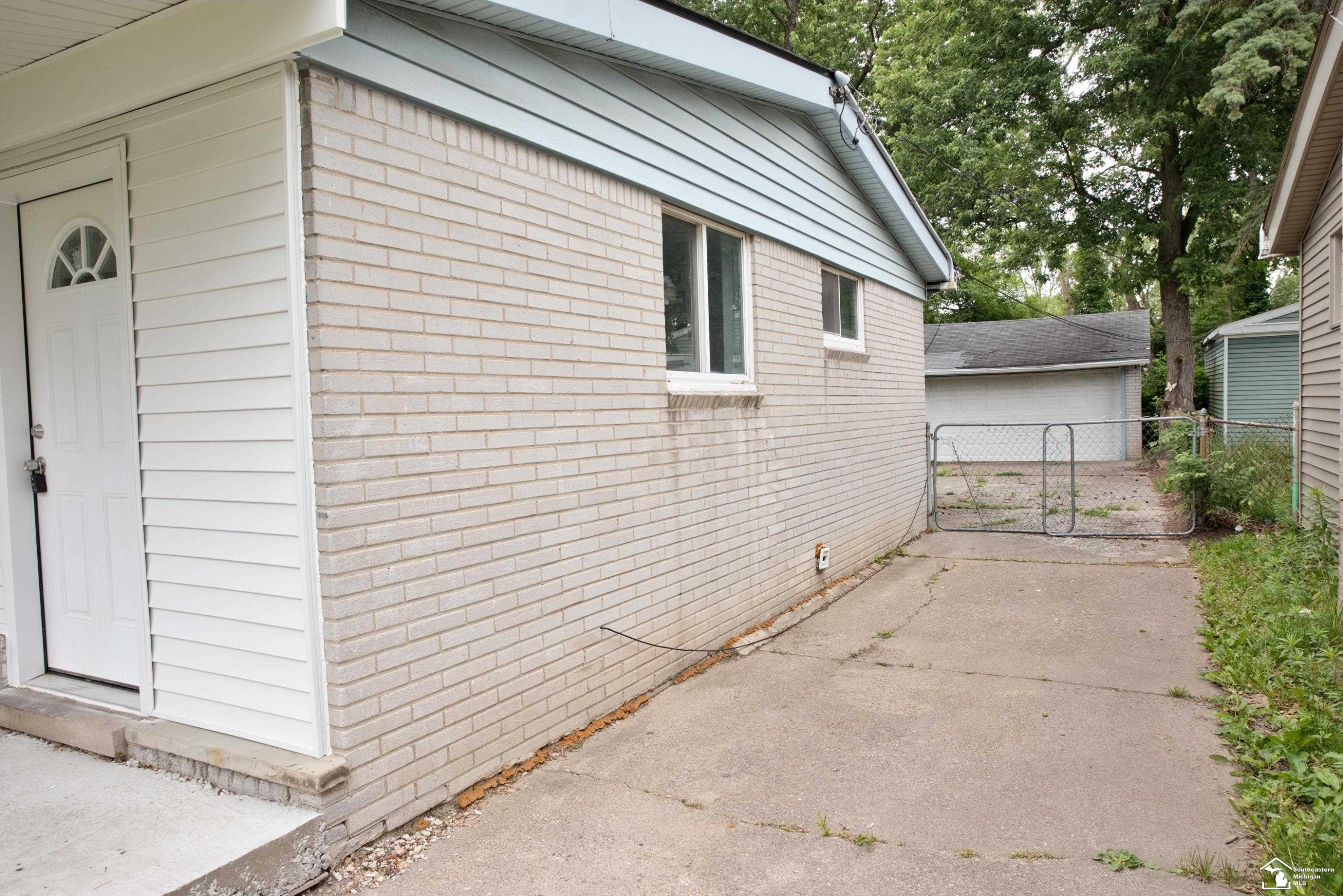19278 Berg Road, Detroit, MI 48219 — Photo 27