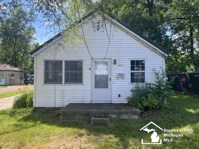 978 Division Street, Adrian, MI 49221 — front exterior