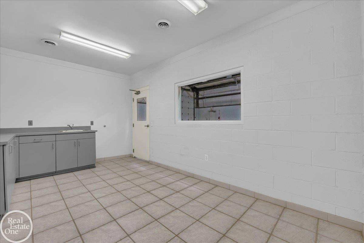12565 E 9 MILE Road, Warren, MI 48089 — Photo 15