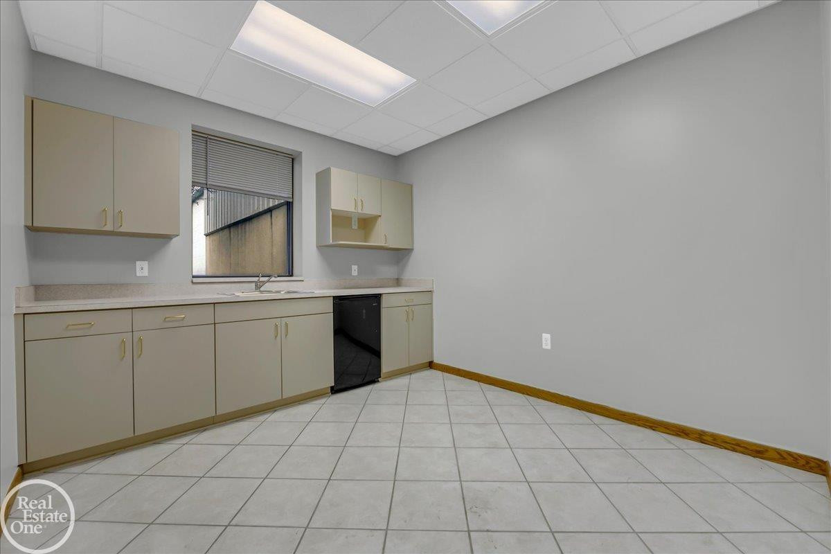 12565 E 9 MILE Road, Warren, MI 48089 — Photo 18