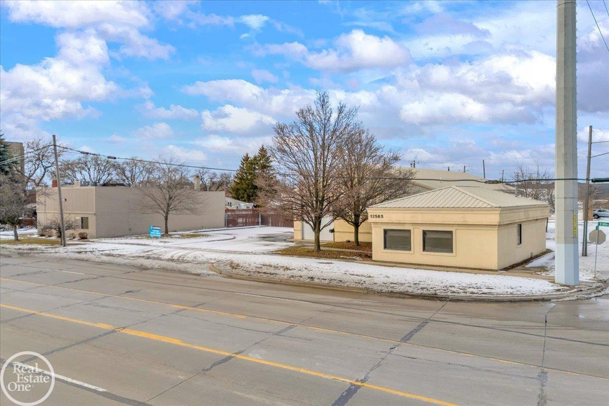 12565 E 9 MILE Road, Warren, MI 48089 — Photo 32