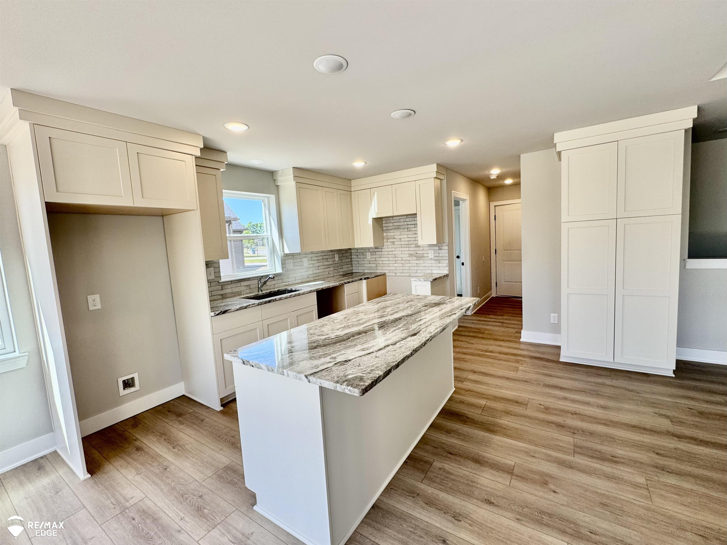 8323 Peninsula Circle, Grand Blanc, MI 48439 — Photo 2