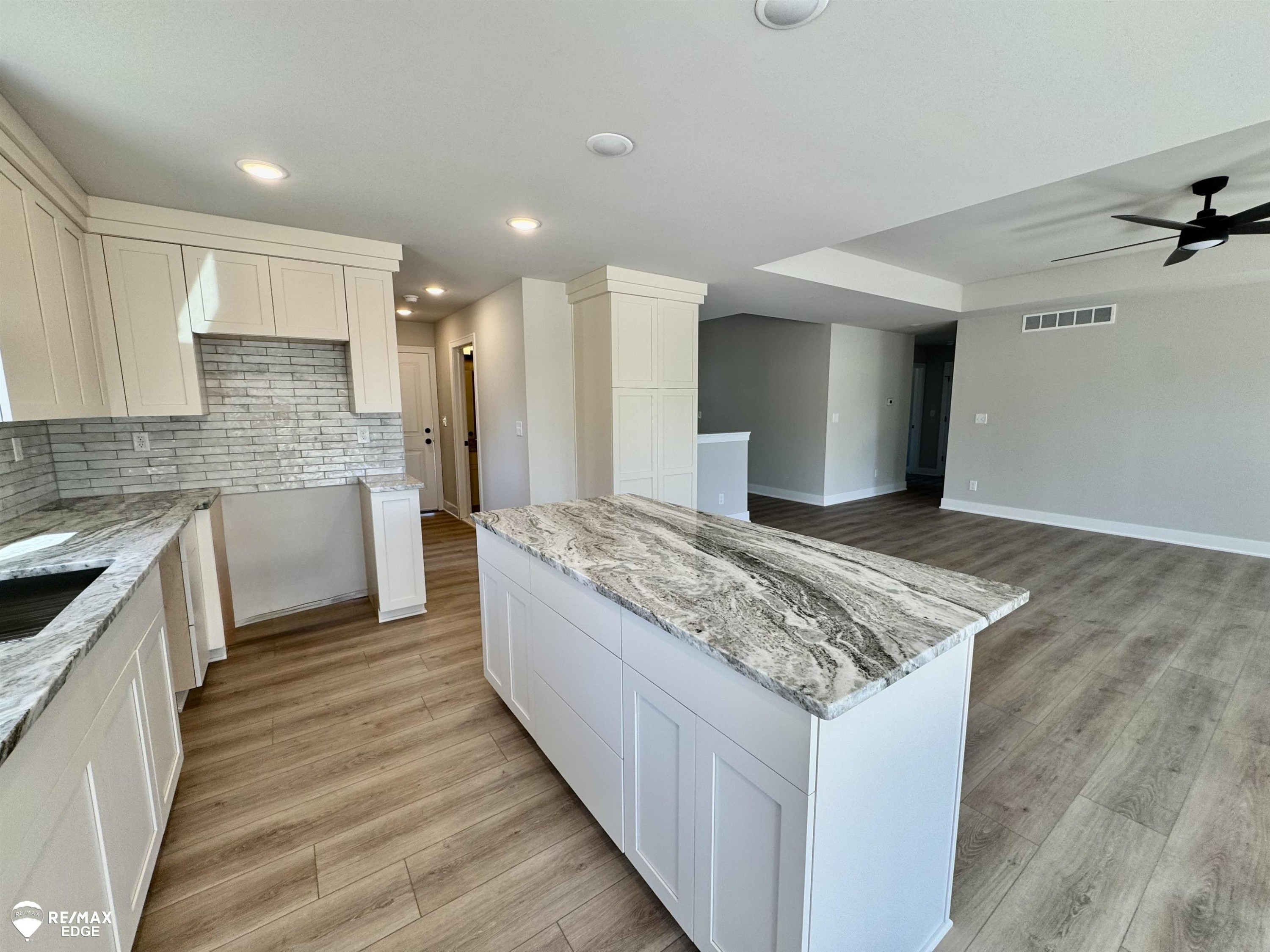 8323 Peninsula Circle, Grand Blanc, MI 48439 — Photo 3