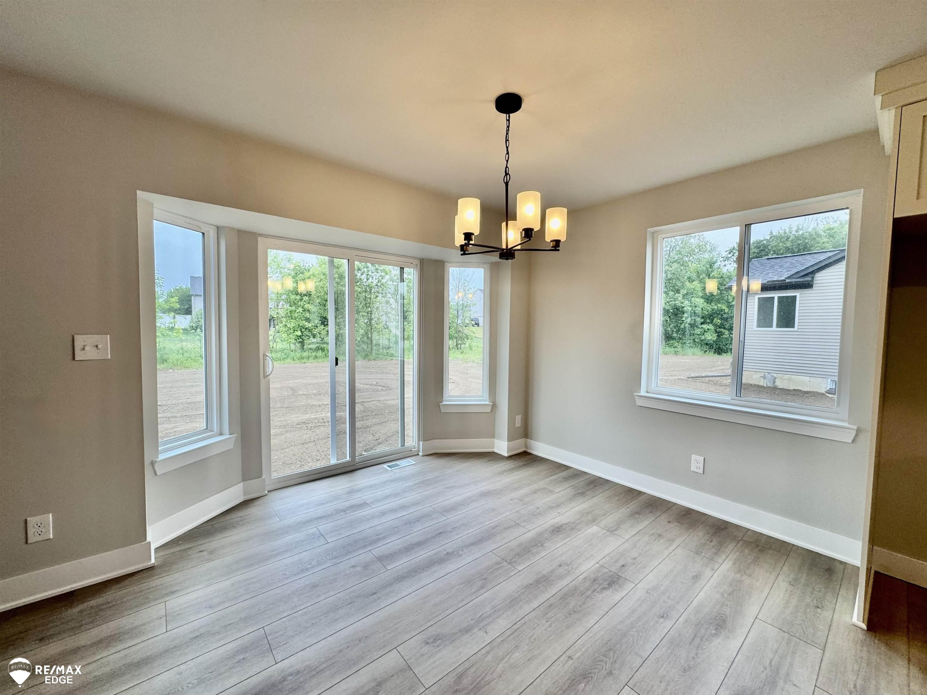 8323 Peninsula Circle, Grand Blanc, MI 48439 — Photo 7