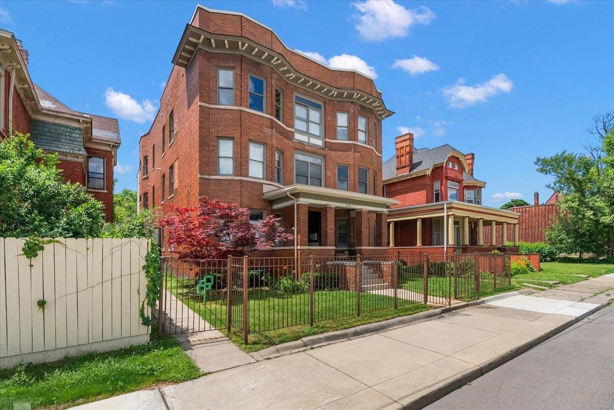 3933 Trumbull Street - Photo 3