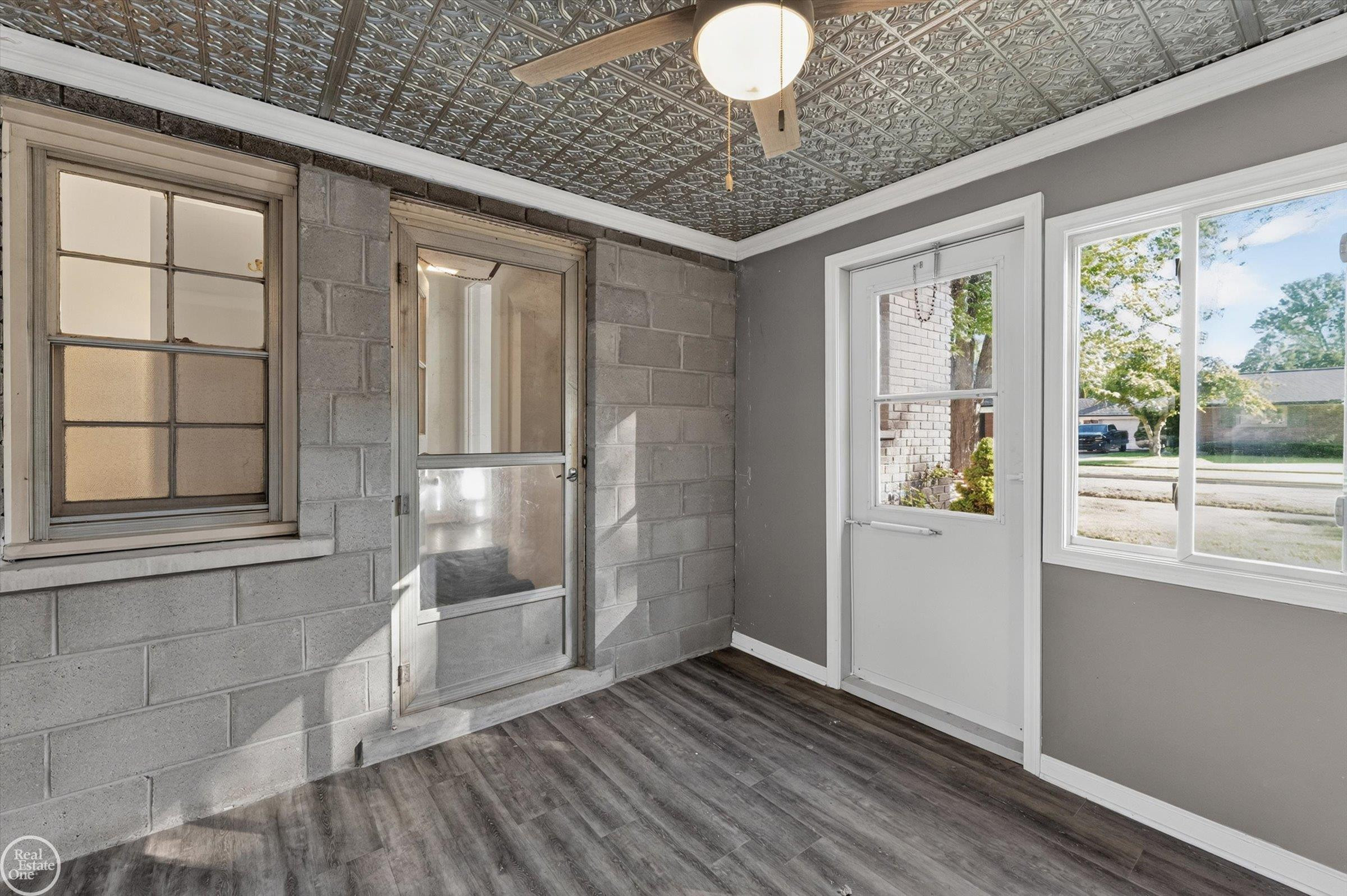 699 N Esplanade Street, Mount Clemens, MI 48043 — Photo 16