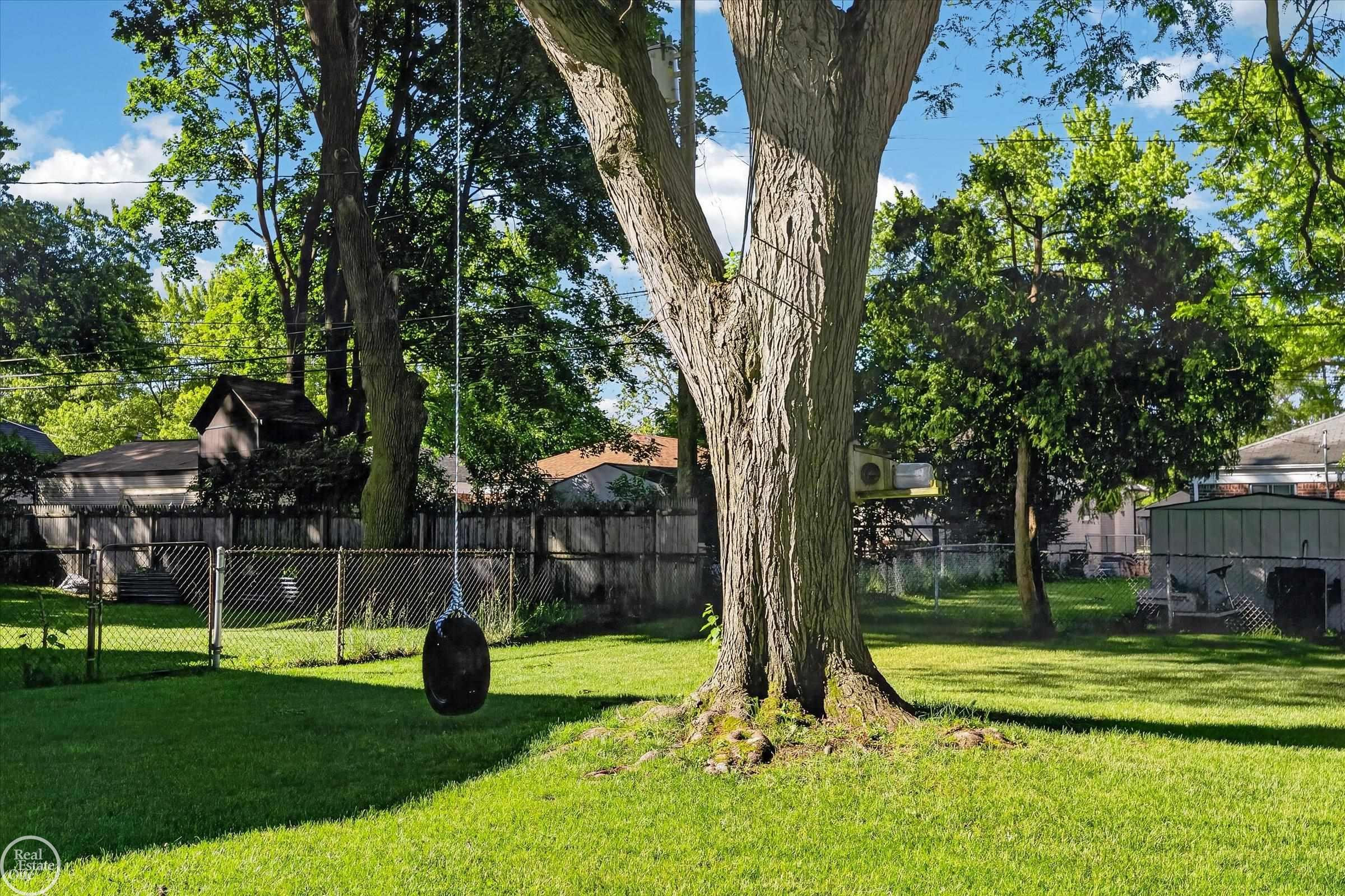 699 N Esplanade Street, Mount Clemens, MI 48043 — Photo 28
