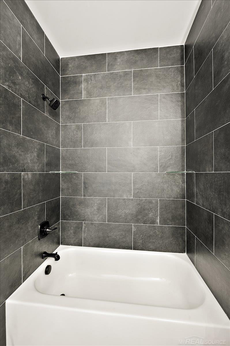 5854 Everton Court, Troy, MI 48085 — Photo 17