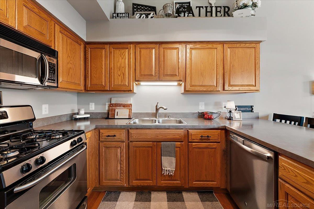 46856 Jewel Drive, MI 48044 — Photo 9