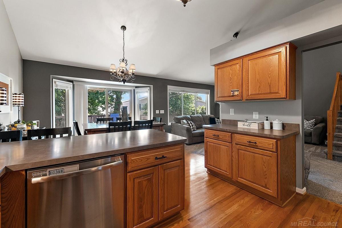 46856 Jewel Drive, MI 48044 — Photo 10