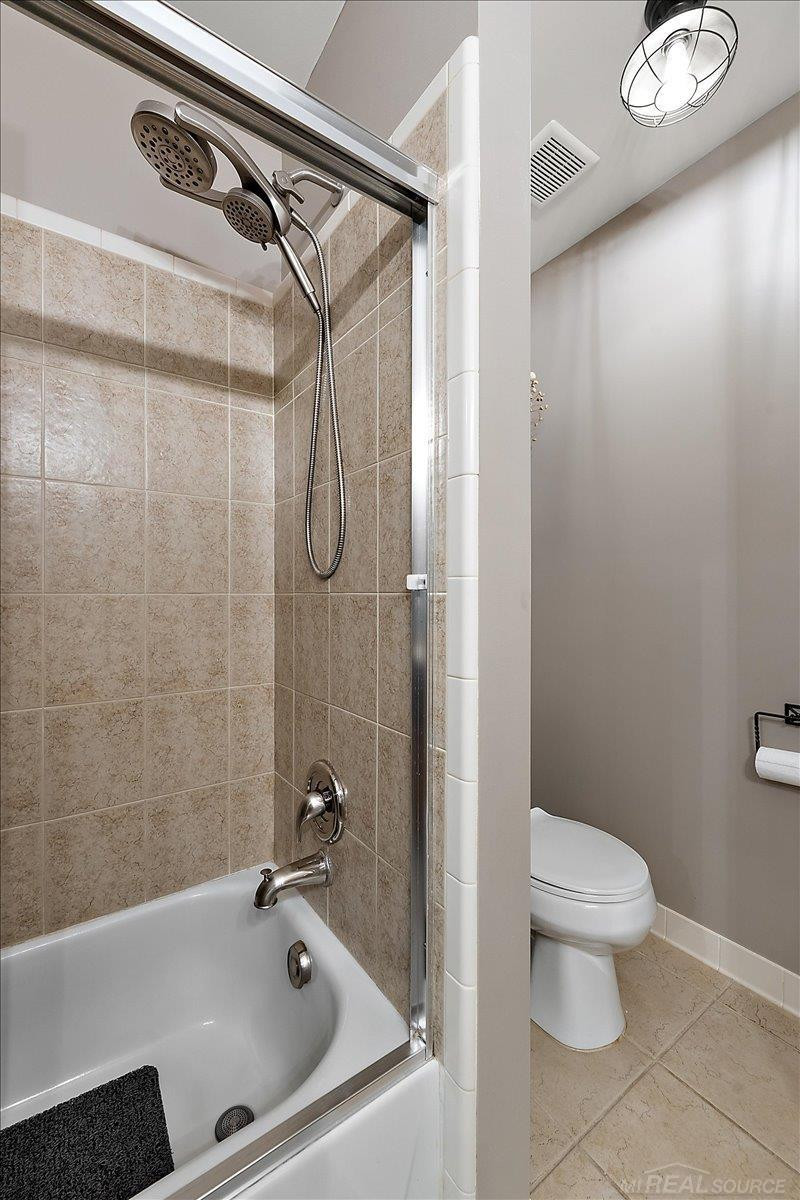 46856 Jewel Drive, MI 48044 — Photo 24