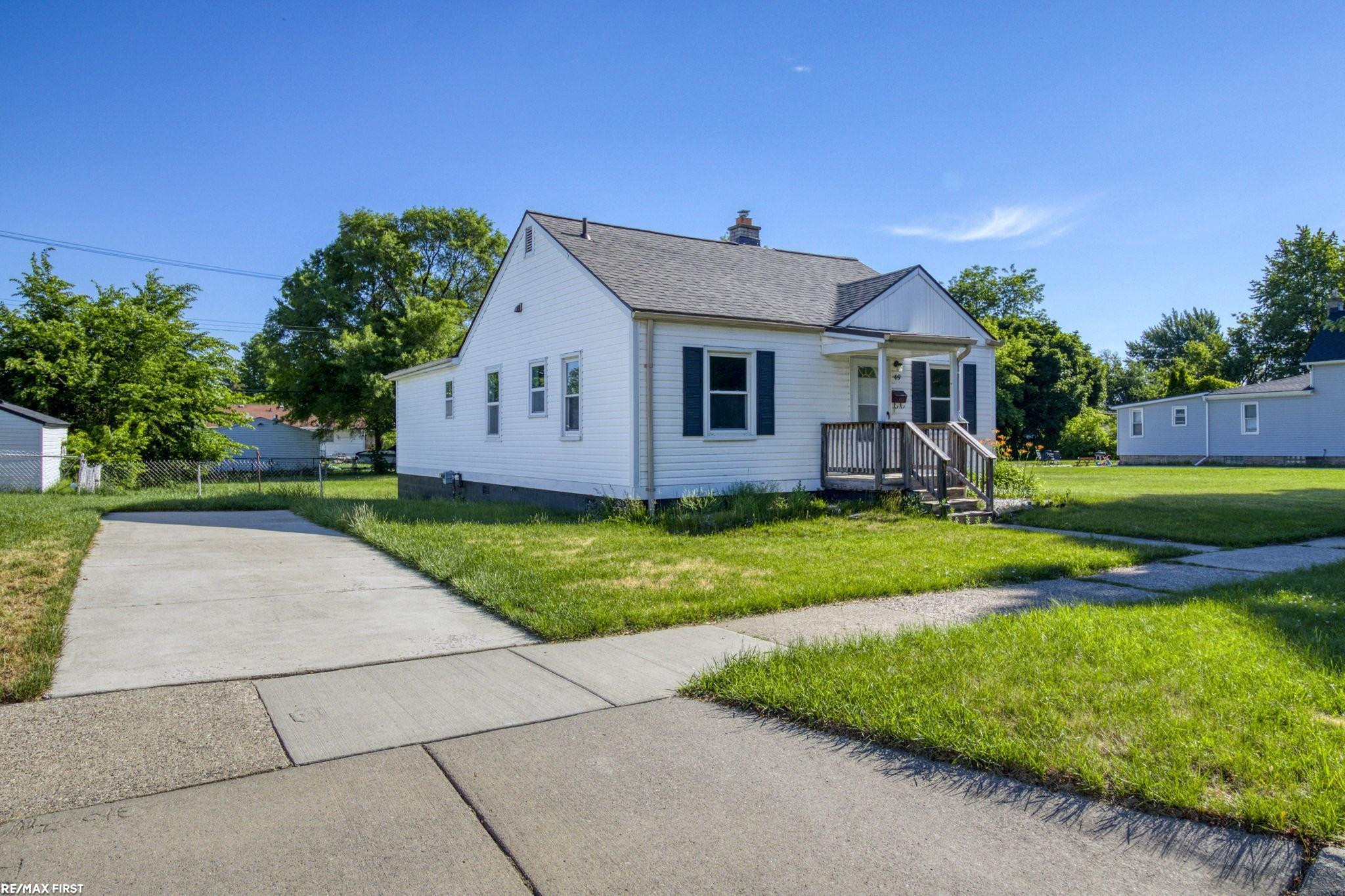 49 Fessenden St Street, Mount Clemens, MI 48043 — Photo 2