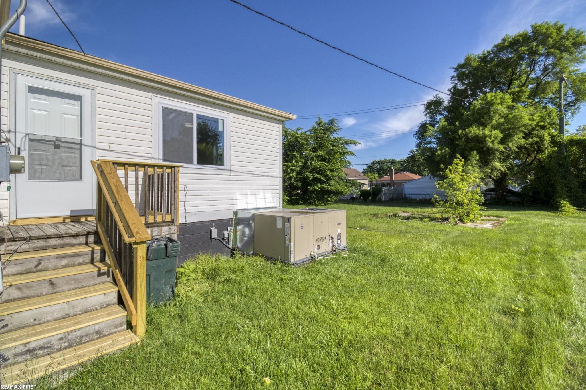 49 Fessenden St Street, Mount Clemens, MI 48043 — Photo 3