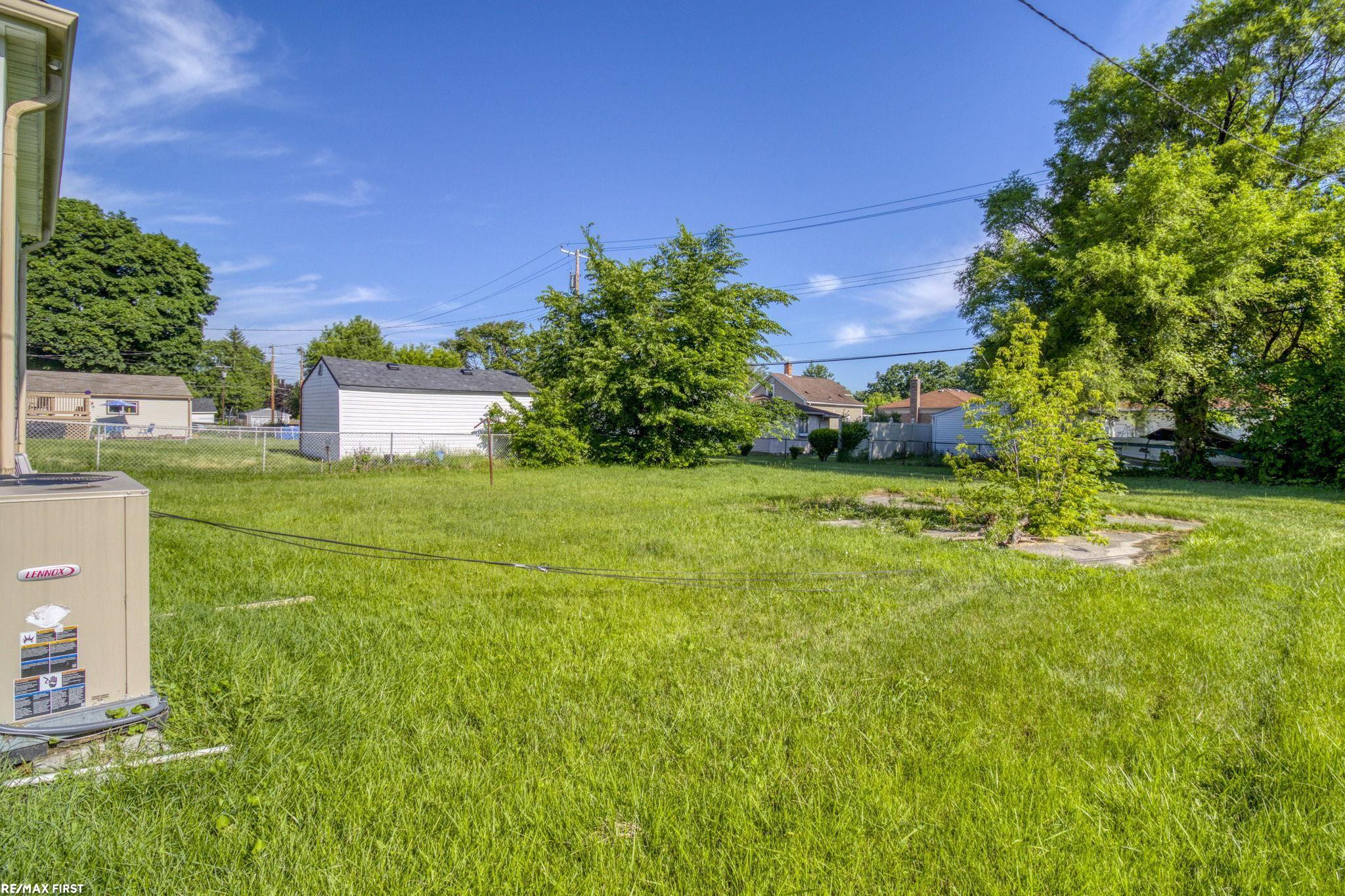 49 Fessenden St Street, Mount Clemens, MI 48043 — Photo 4