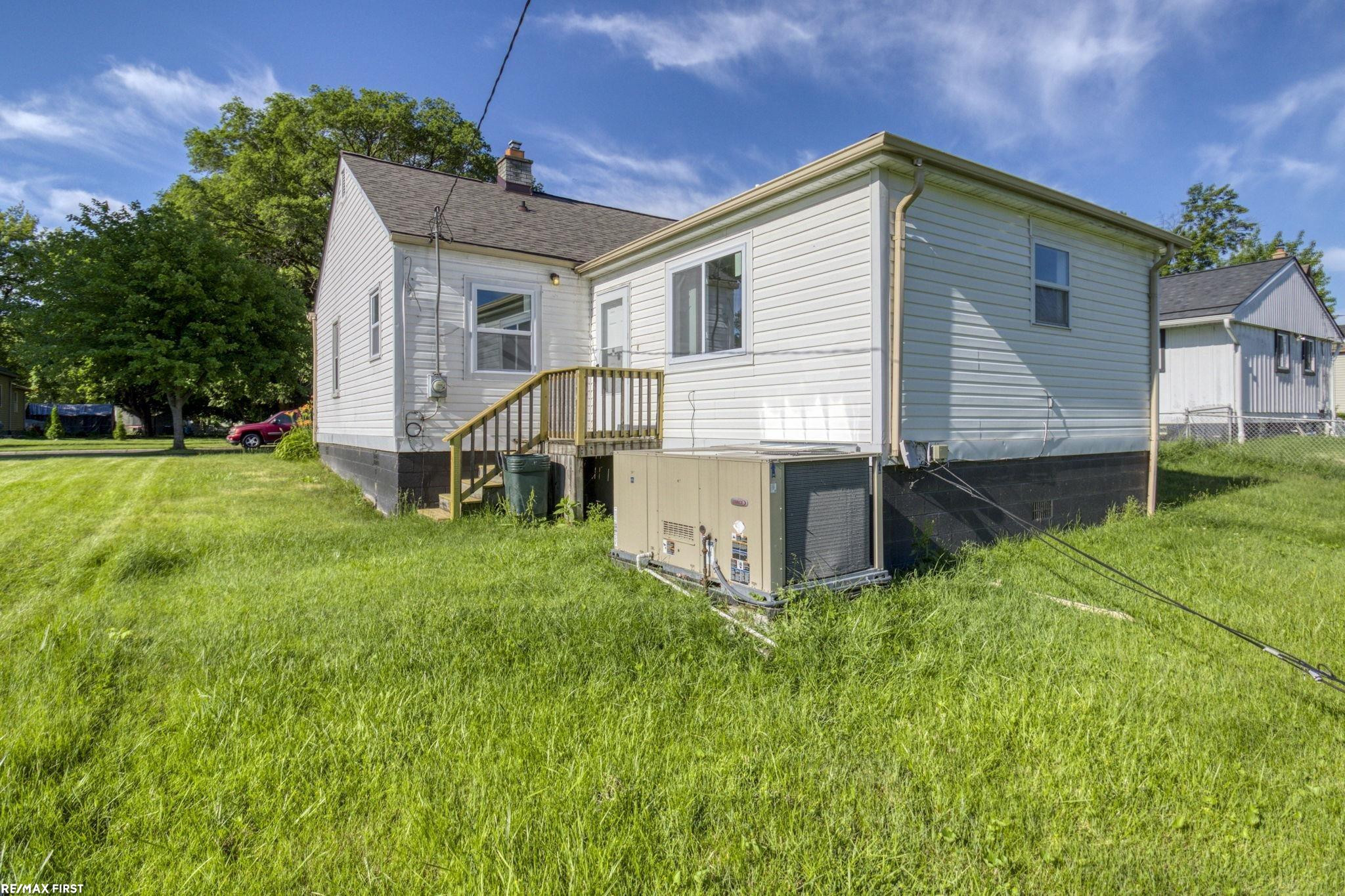 49 Fessenden St Street, Mount Clemens, MI 48043 — Photo 5