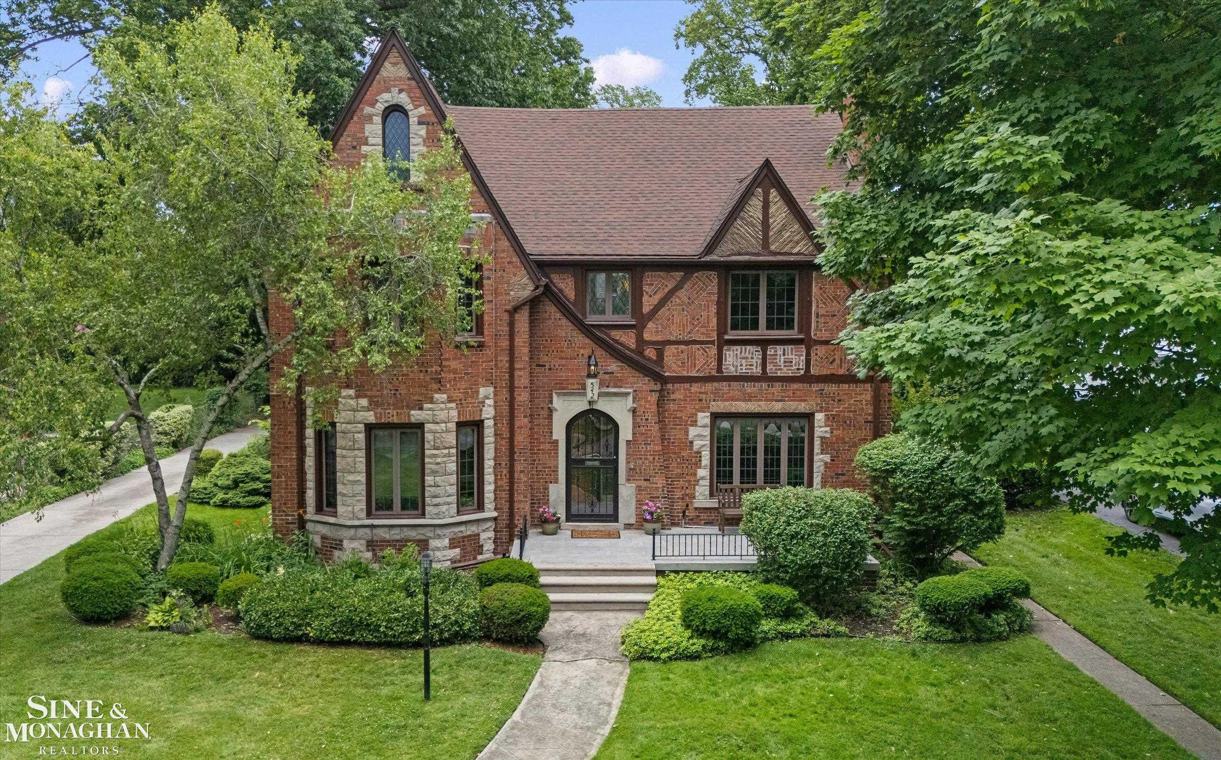 542 Lakepointe Street, Grosse Pointe Park, MI 48236 — front exterior