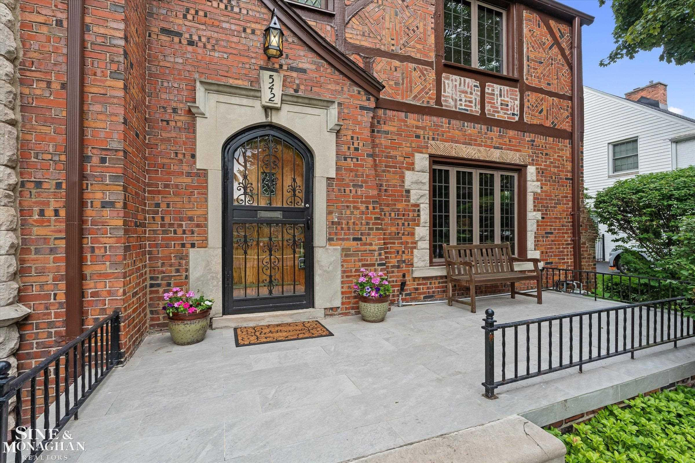 542 Lakepointe Street, Grosse Pointe Park, MI 48236 — Photo 3