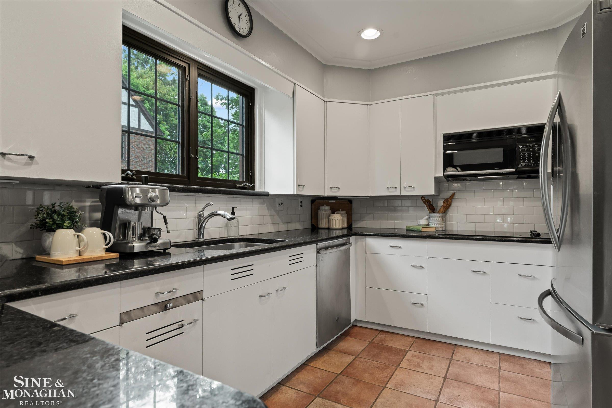 542 Lakepointe Street, Grosse Pointe Park, MI 48236 — Photo 10
