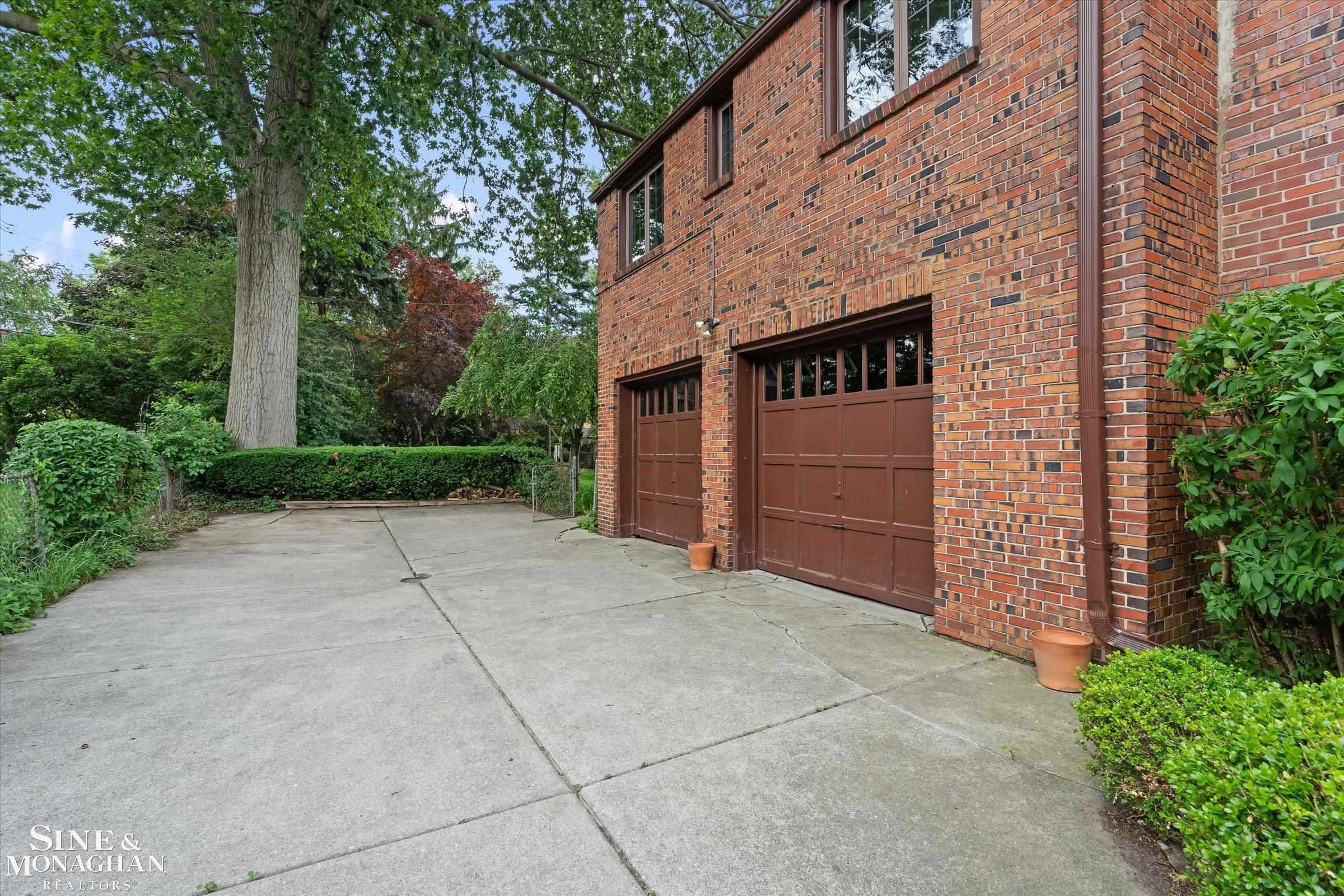 542 Lakepointe Street, Grosse Pointe Park, MI 48236 — Photo 40