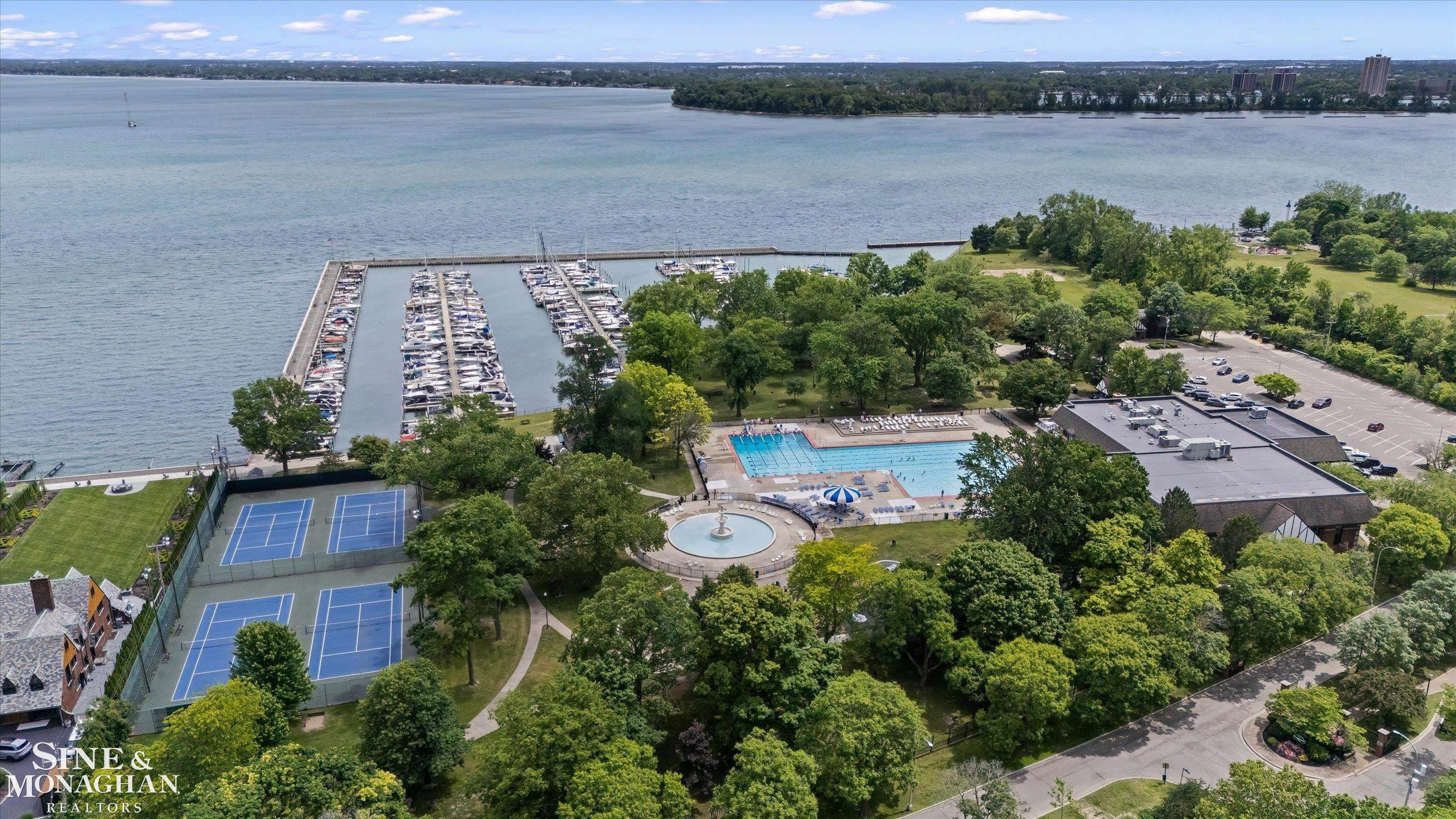 542 Lakepointe Street, Grosse Pointe Park, MI 48236 — Photo 48