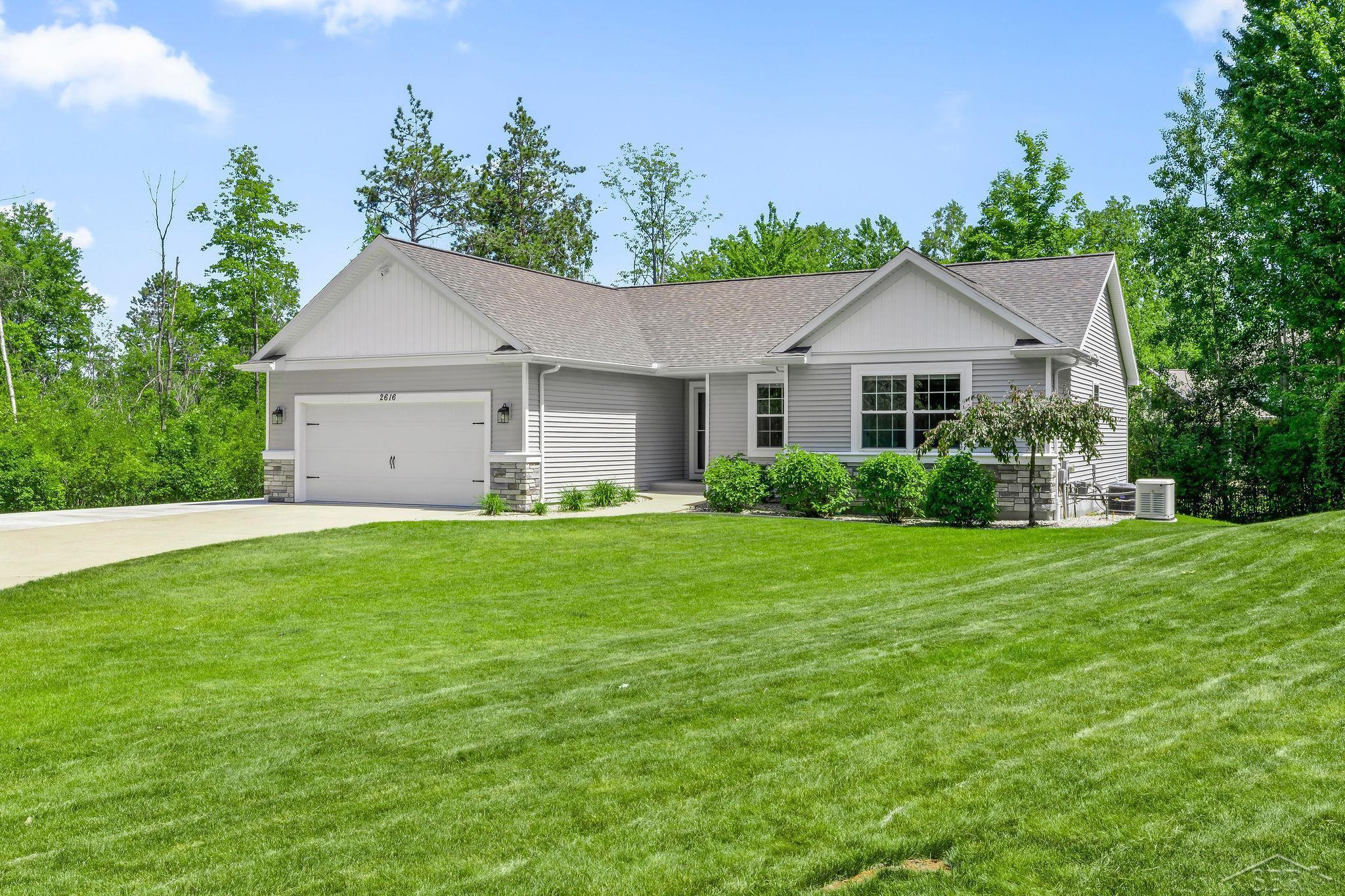 2616 Deerwood Circle, Midland, MI 48642 — Photo 2