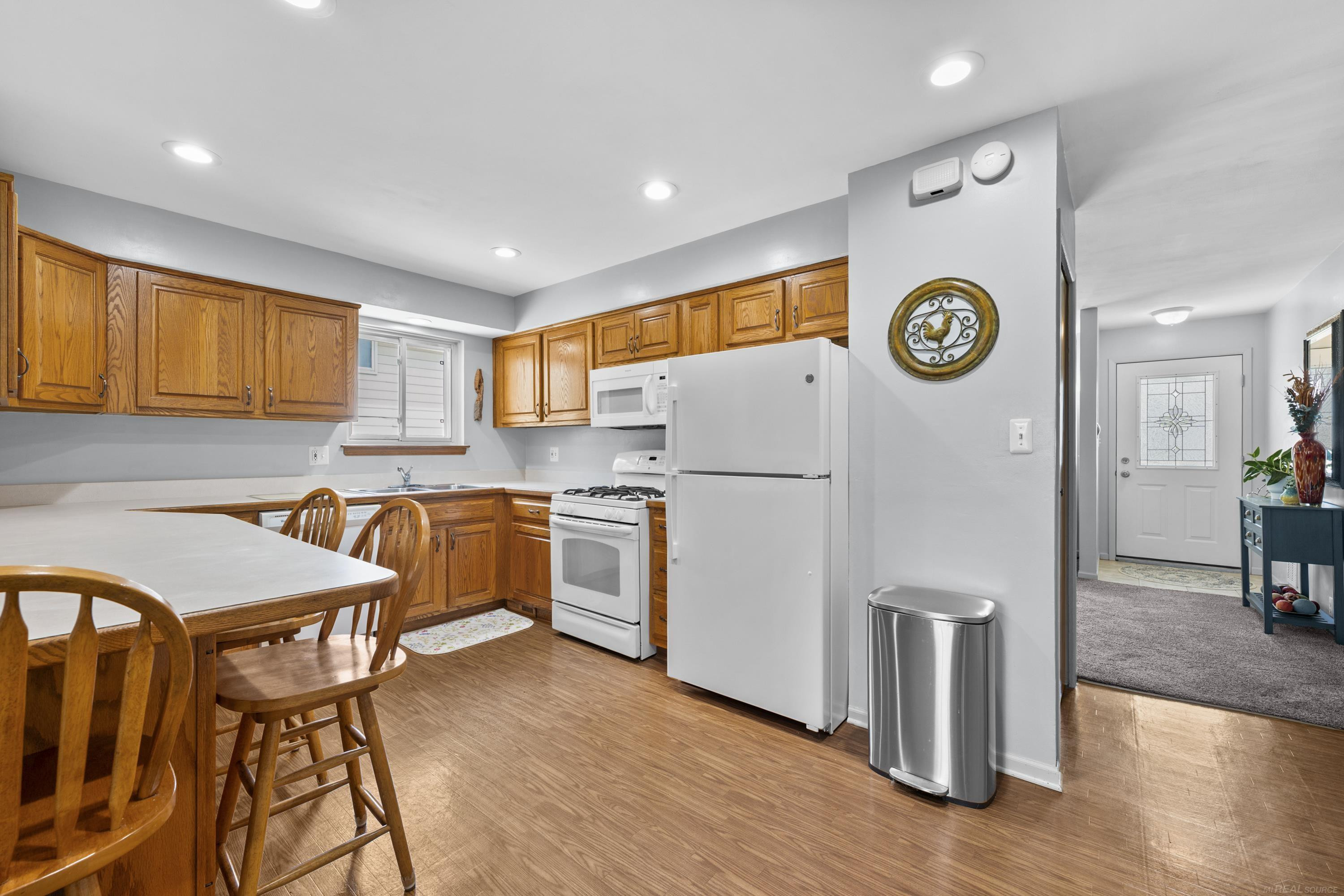 8607 Leslie Drive, Sterling Heights, MI 48314 — Photo 13