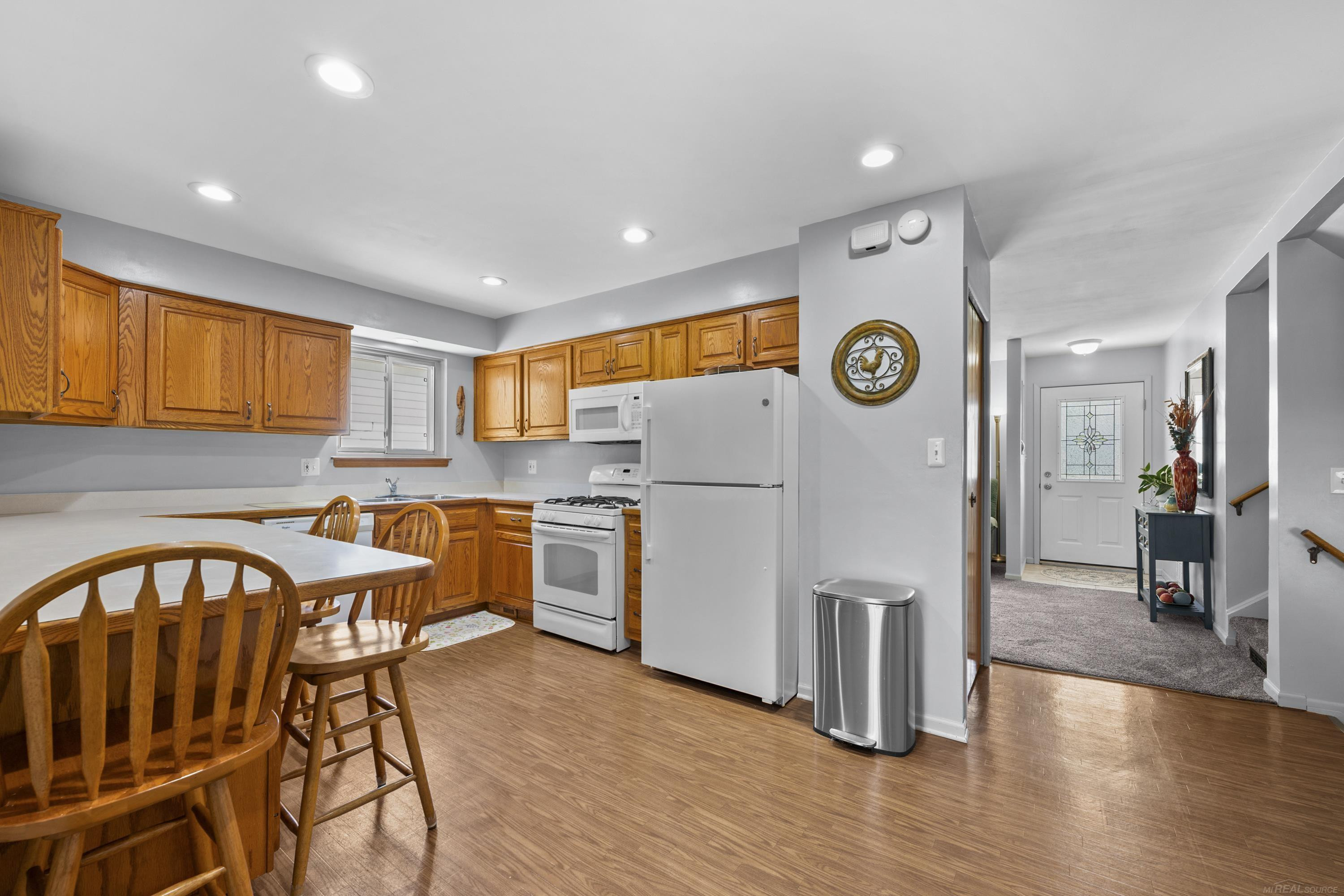 8607 Leslie Drive, Sterling Heights, MI 48314 — Photo 15