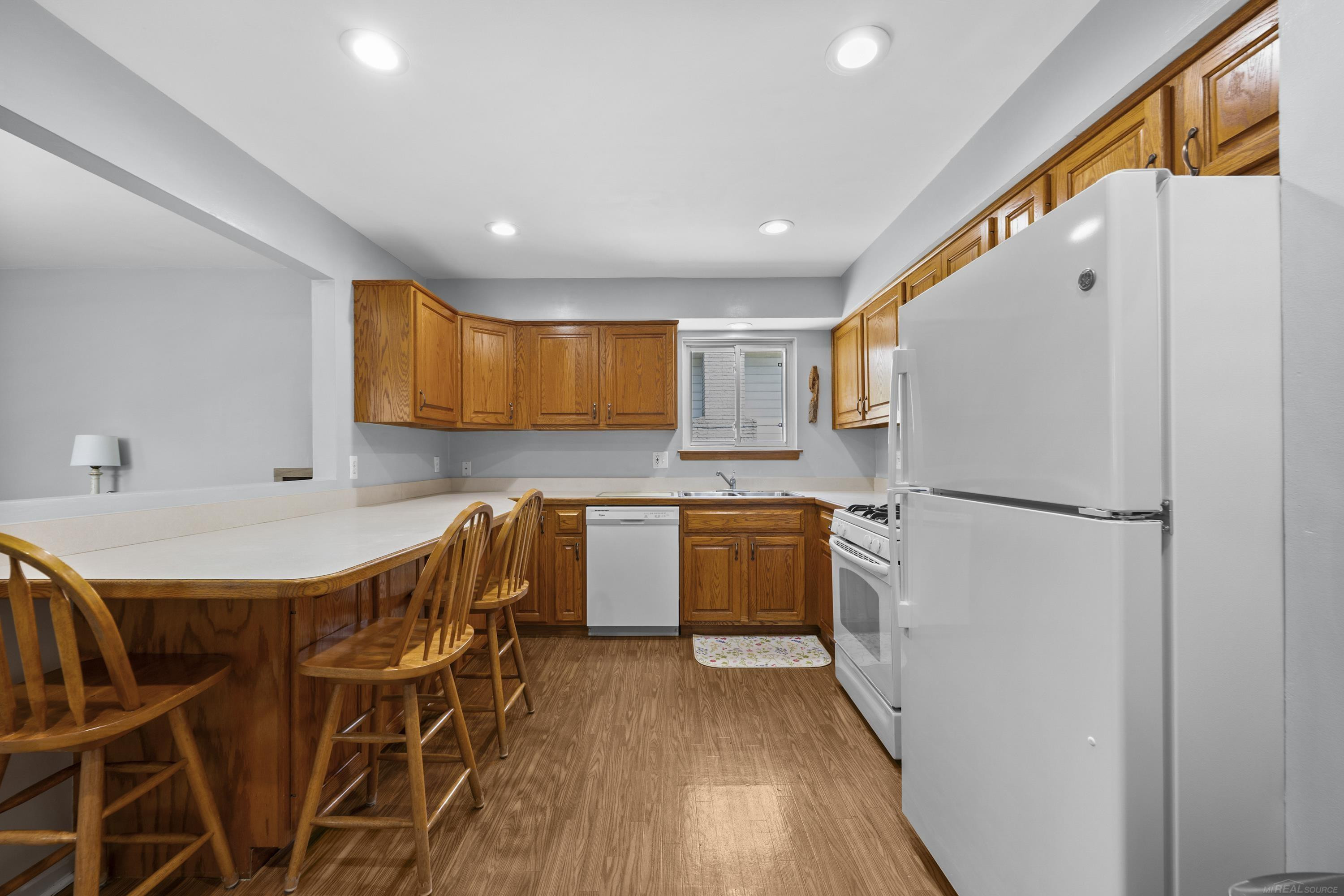 8607 Leslie Drive, Sterling Heights, MI 48314 — Photo 16