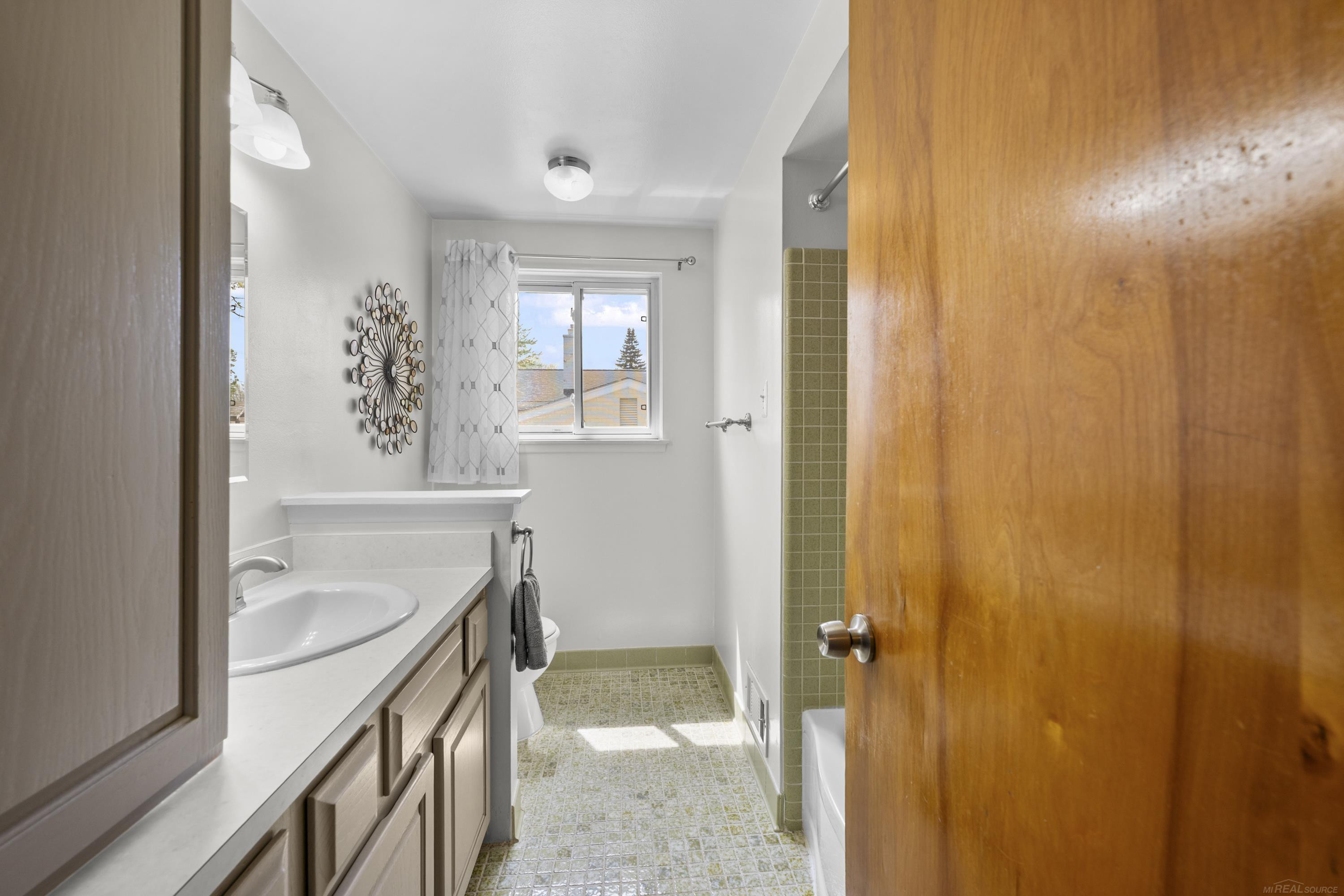 8607 Leslie Drive, Sterling Heights, MI 48314 — Photo 30