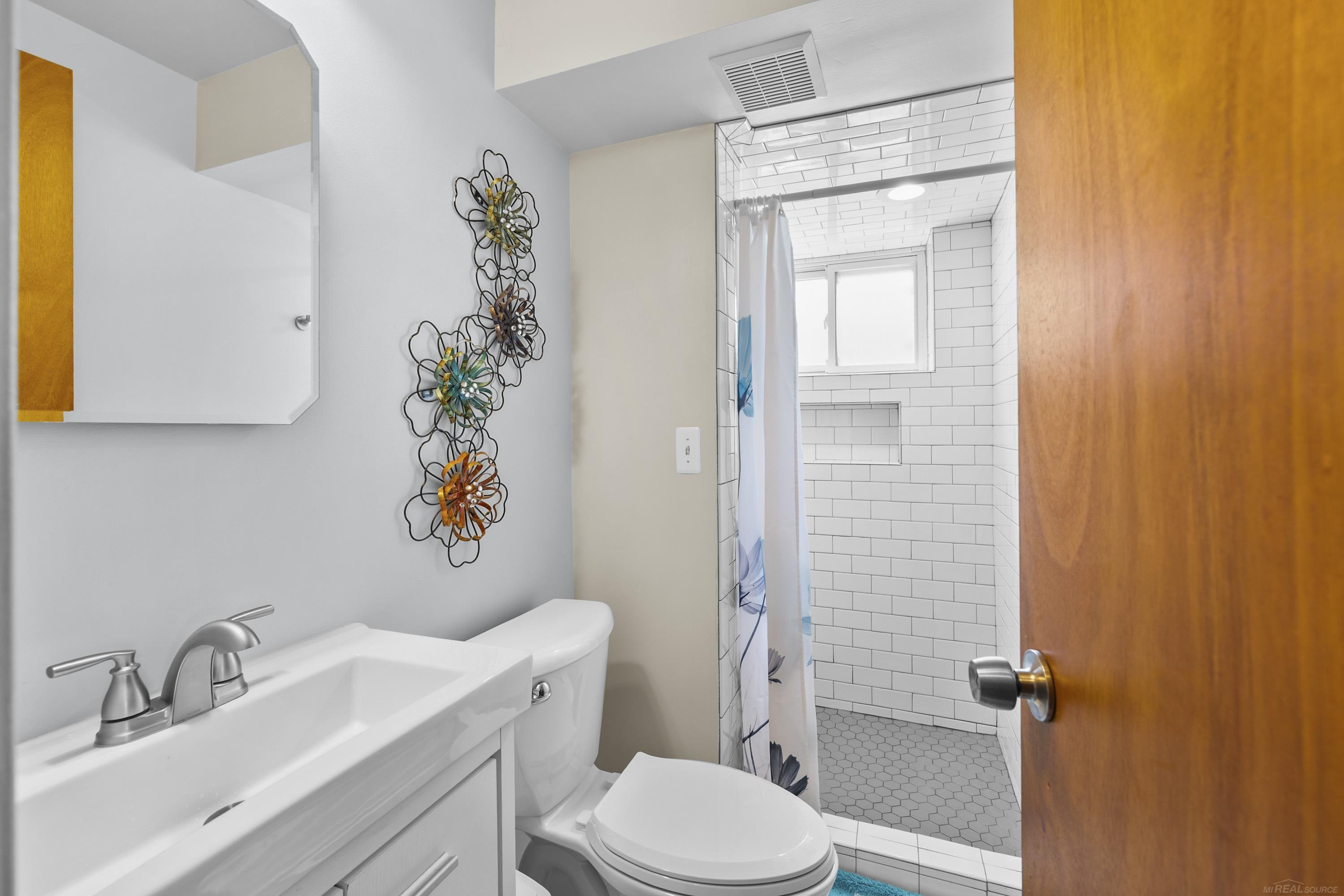 8607 Leslie Drive, Sterling Heights, MI 48314 — Photo 36
