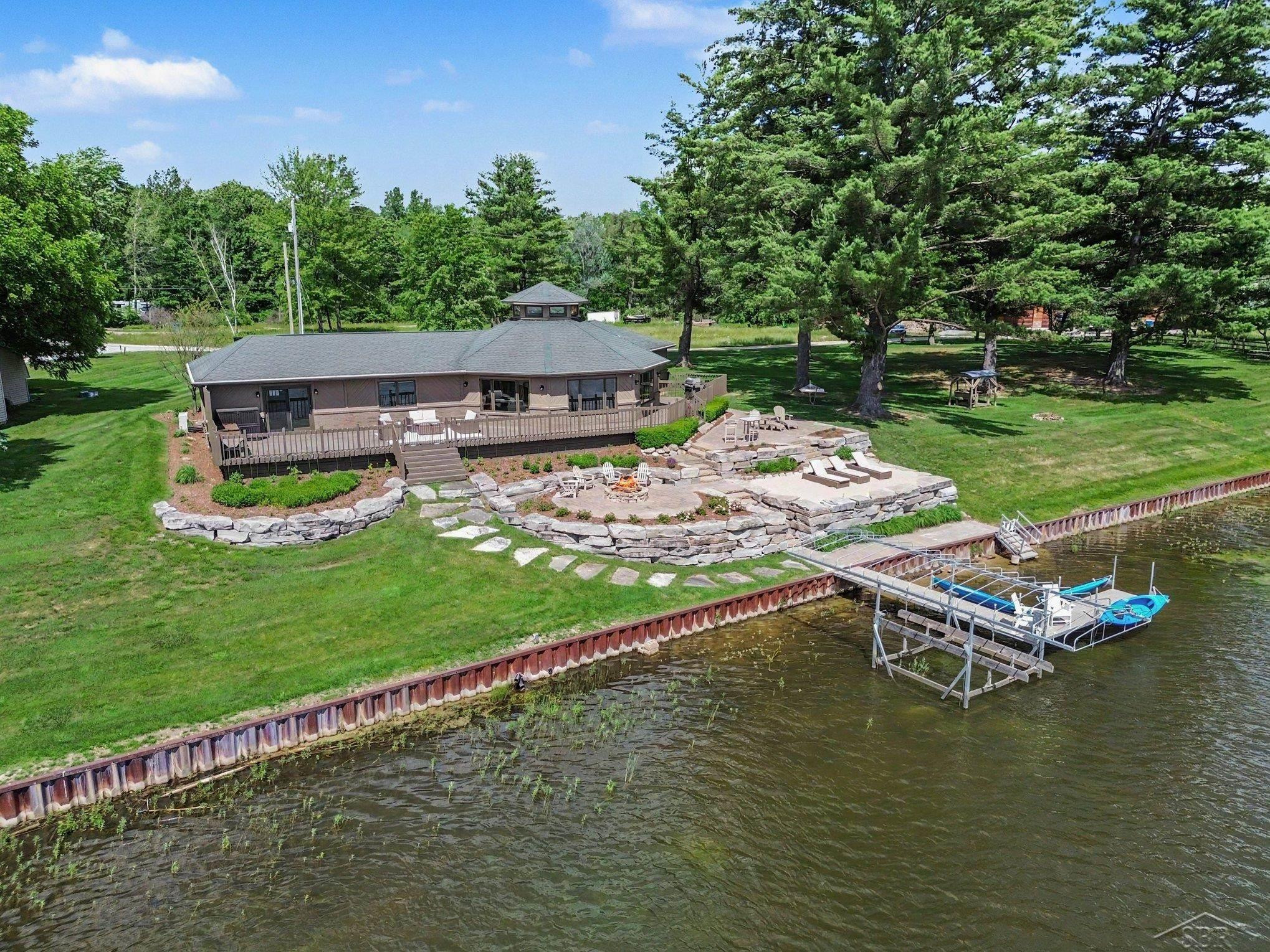 4991 N Pointe Drive, Sanford, MI 48657