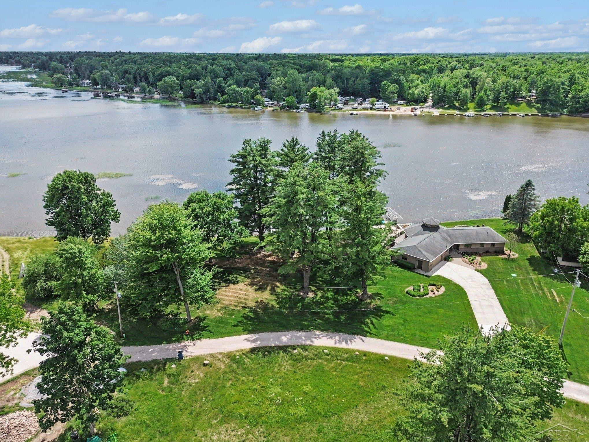4991 N Pointe Drive, Sanford, MI 48657 — Photo 32
