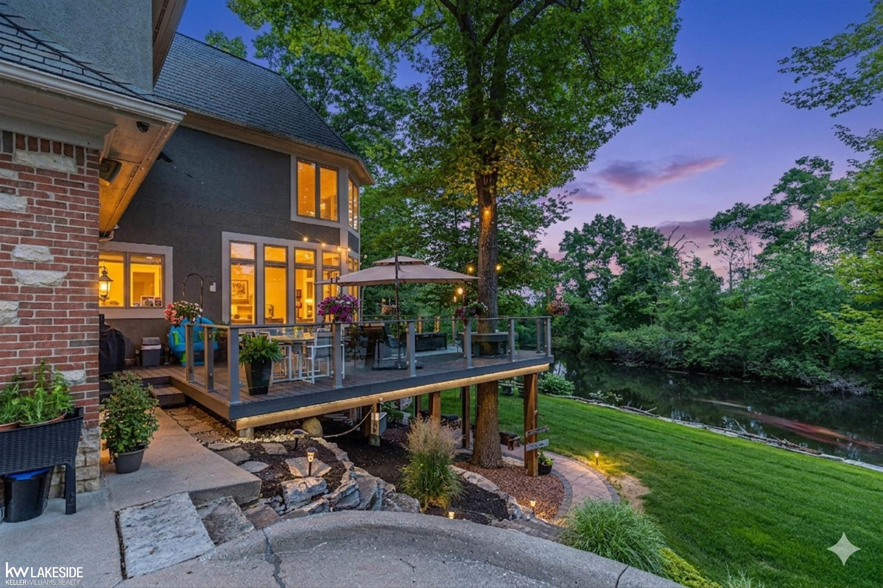 1868 Carsons Cove Cove, MI 48390 — Photo 5
