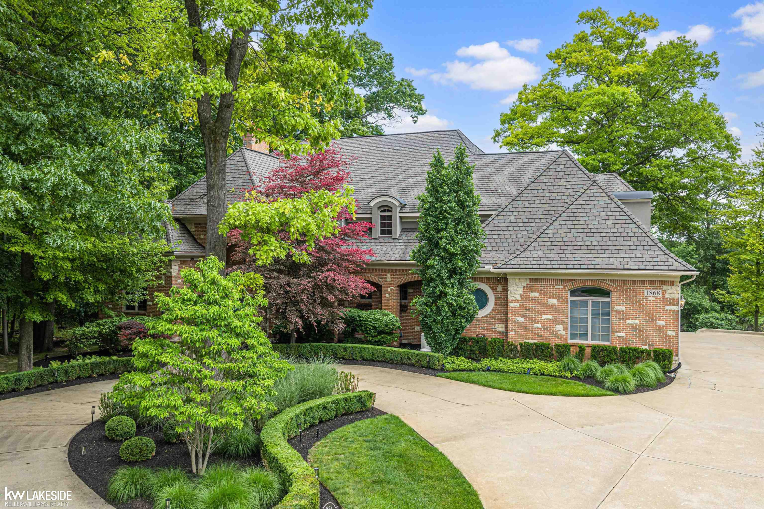 1868 Carsons Cove Cove, MI 48390 — Photo 7
