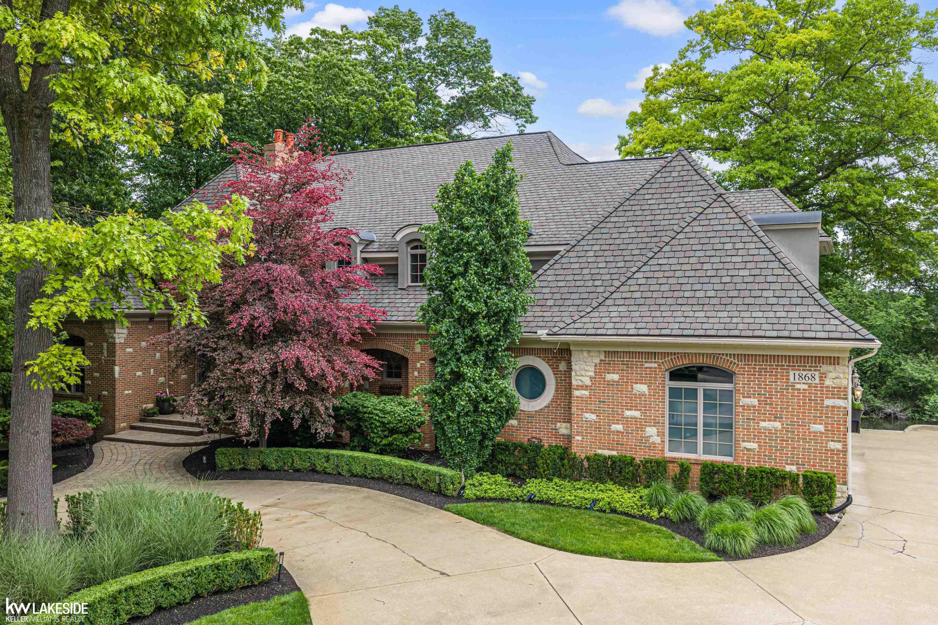 1868 Carsons Cove Cove, MI 48390 — Photo 8