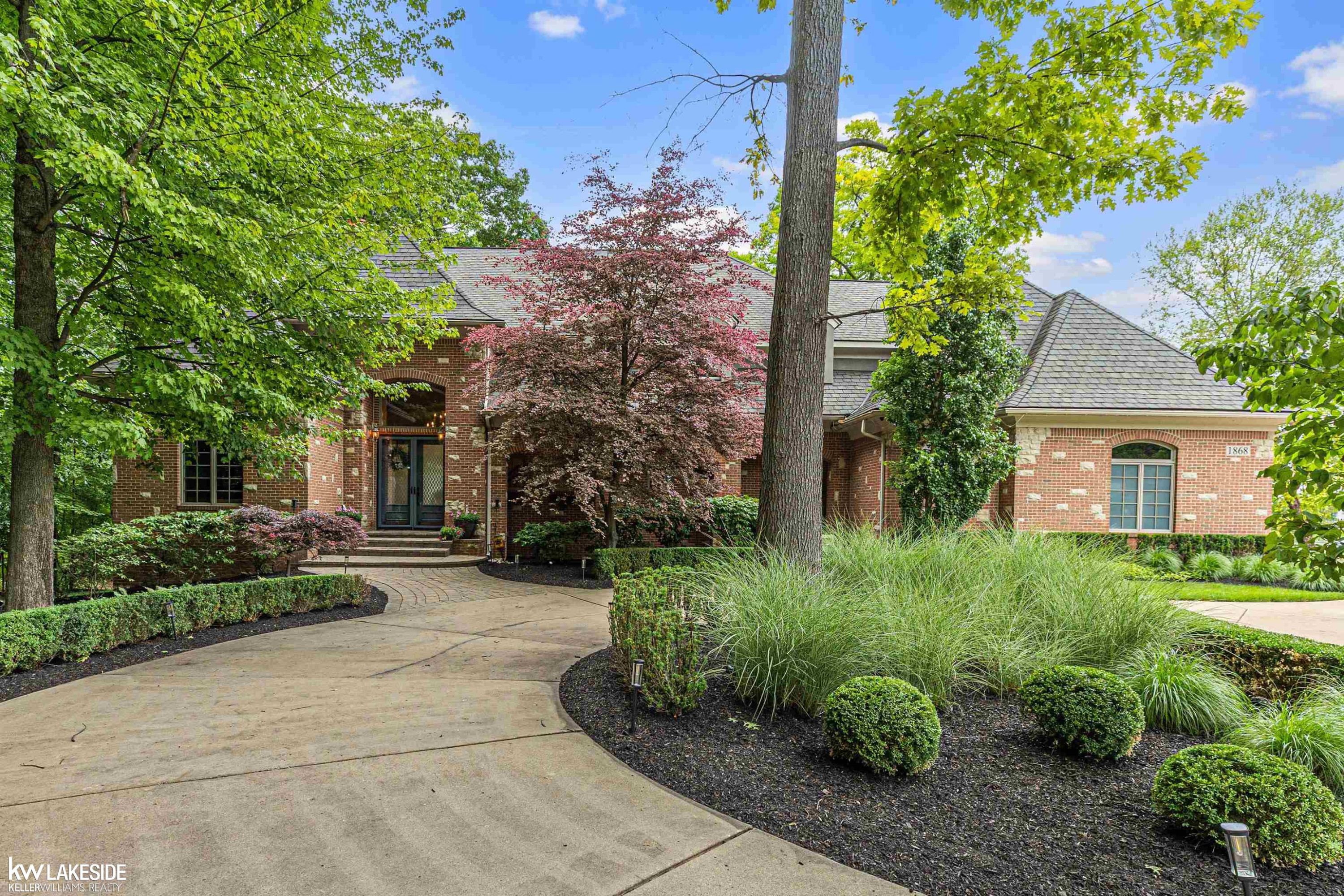 1868 Carsons Cove Cove, MI 48390 — Photo 9