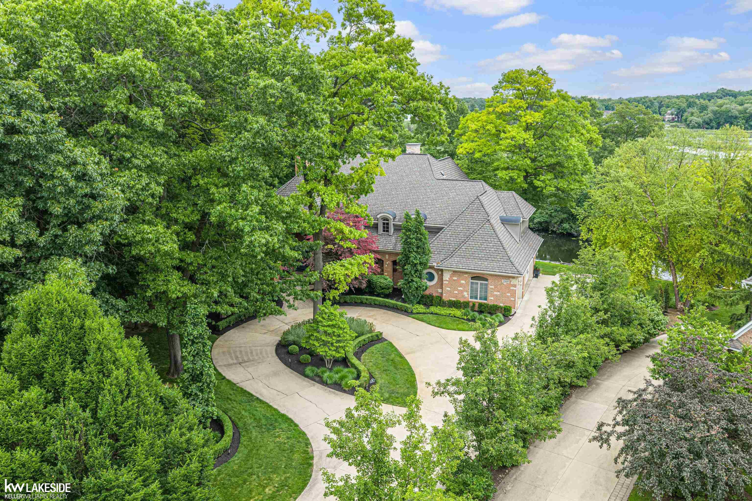 1868 Carsons Cove Cove, MI 48390 — Photo 10