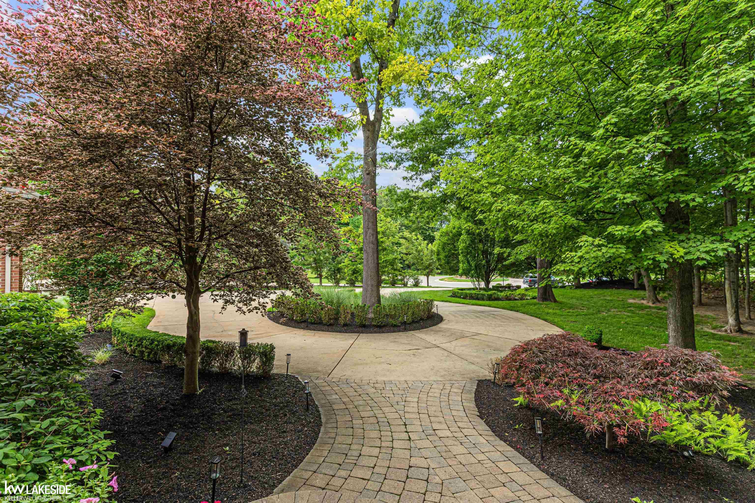 1868 Carsons Cove Cove, MI 48390 — Photo 11