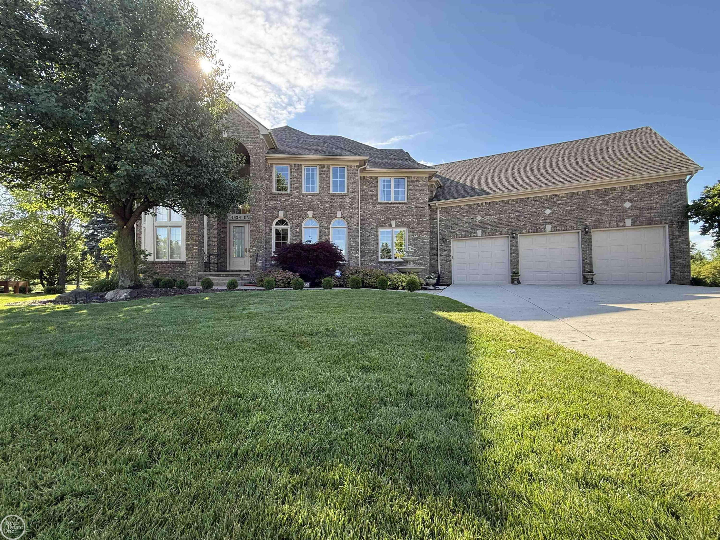 54828 Danielle Street, New Baltimore, MI 48047 — Photo 2