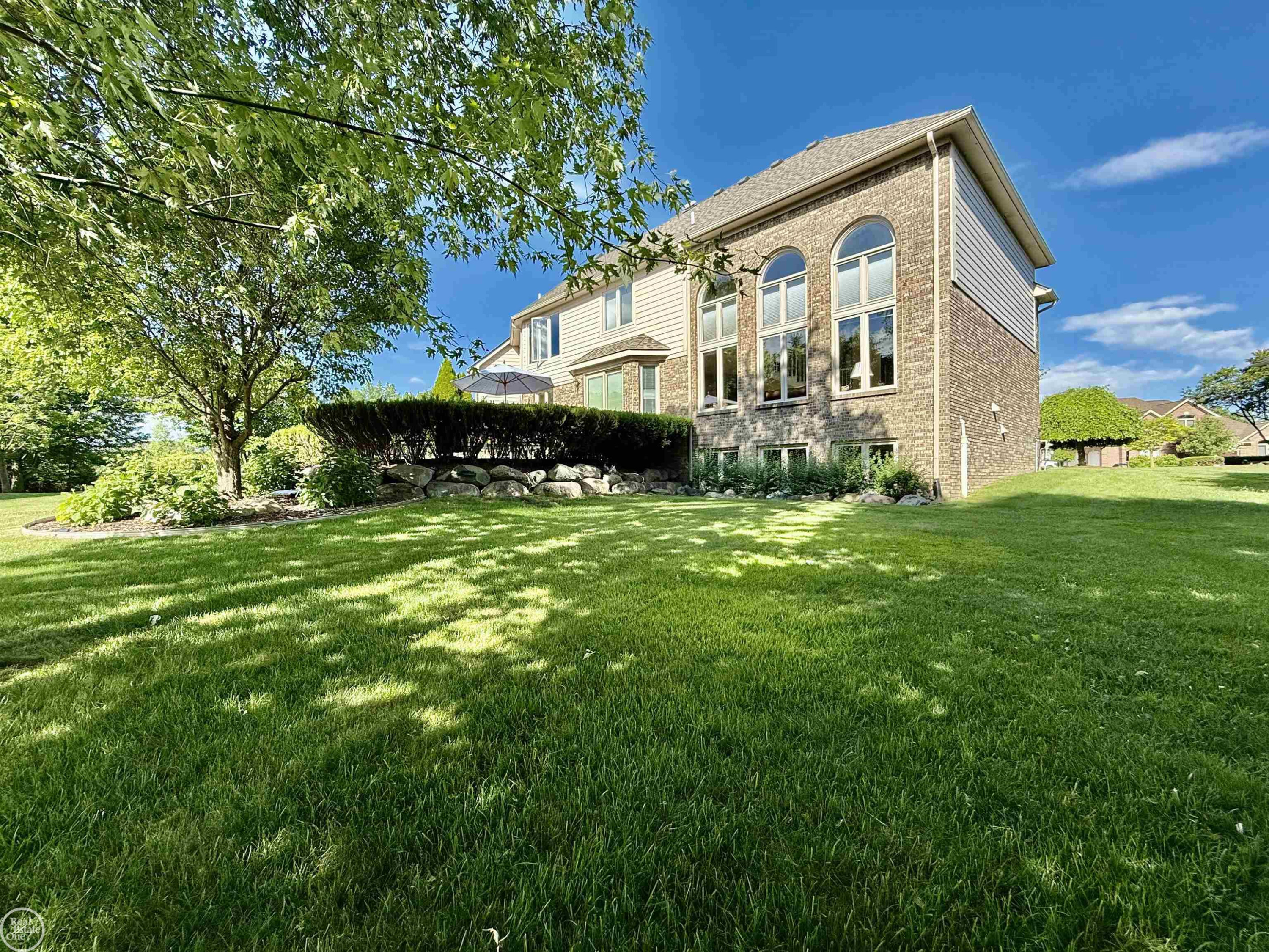 54828 Danielle Street, New Baltimore, MI 48047 — Photo 12