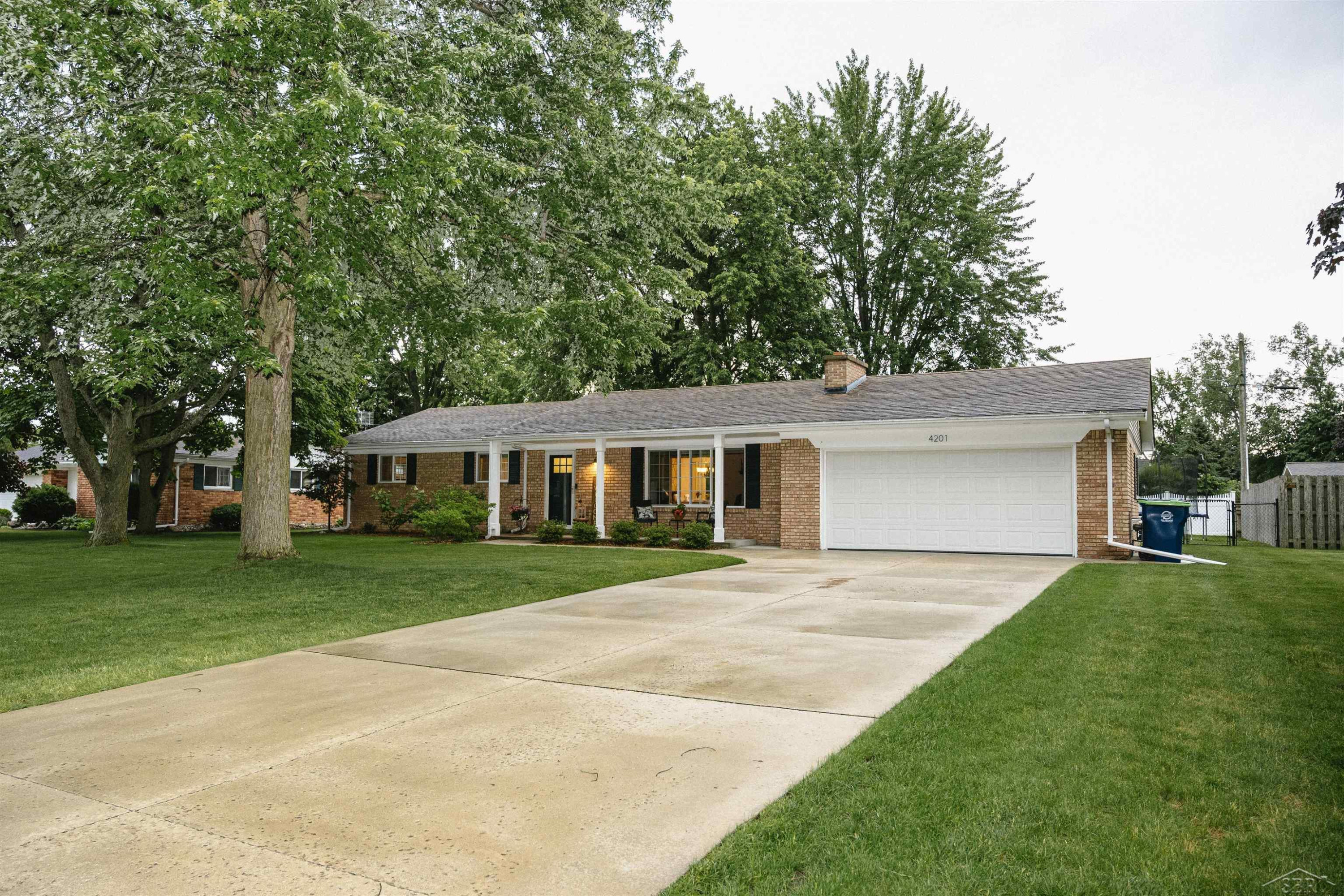 4201 Sweetbriar Dr. Drive, Saginaw, MI 48603 — front exterior