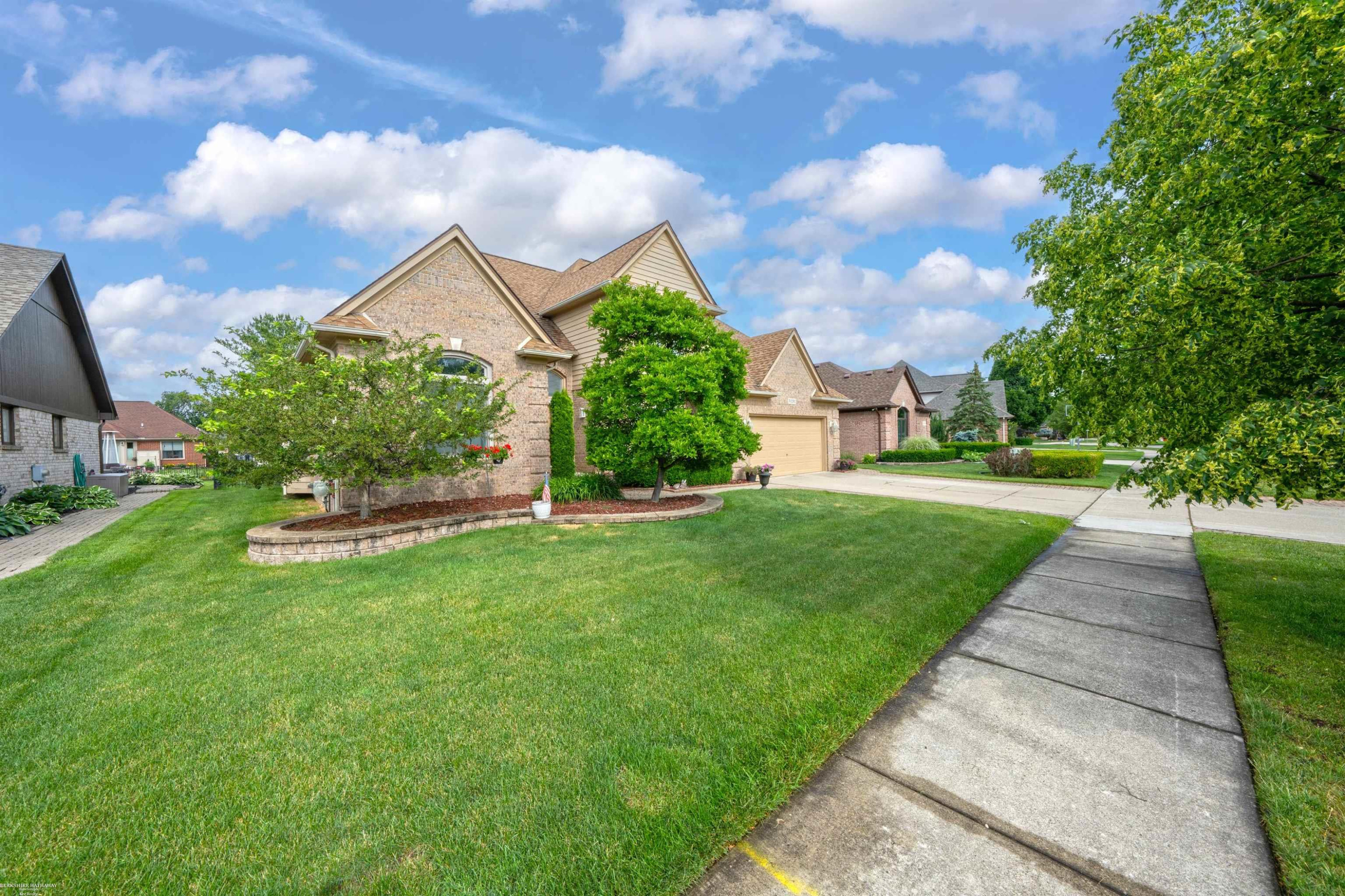 51251 Westwood Drive, MI 48042 — Photo 5