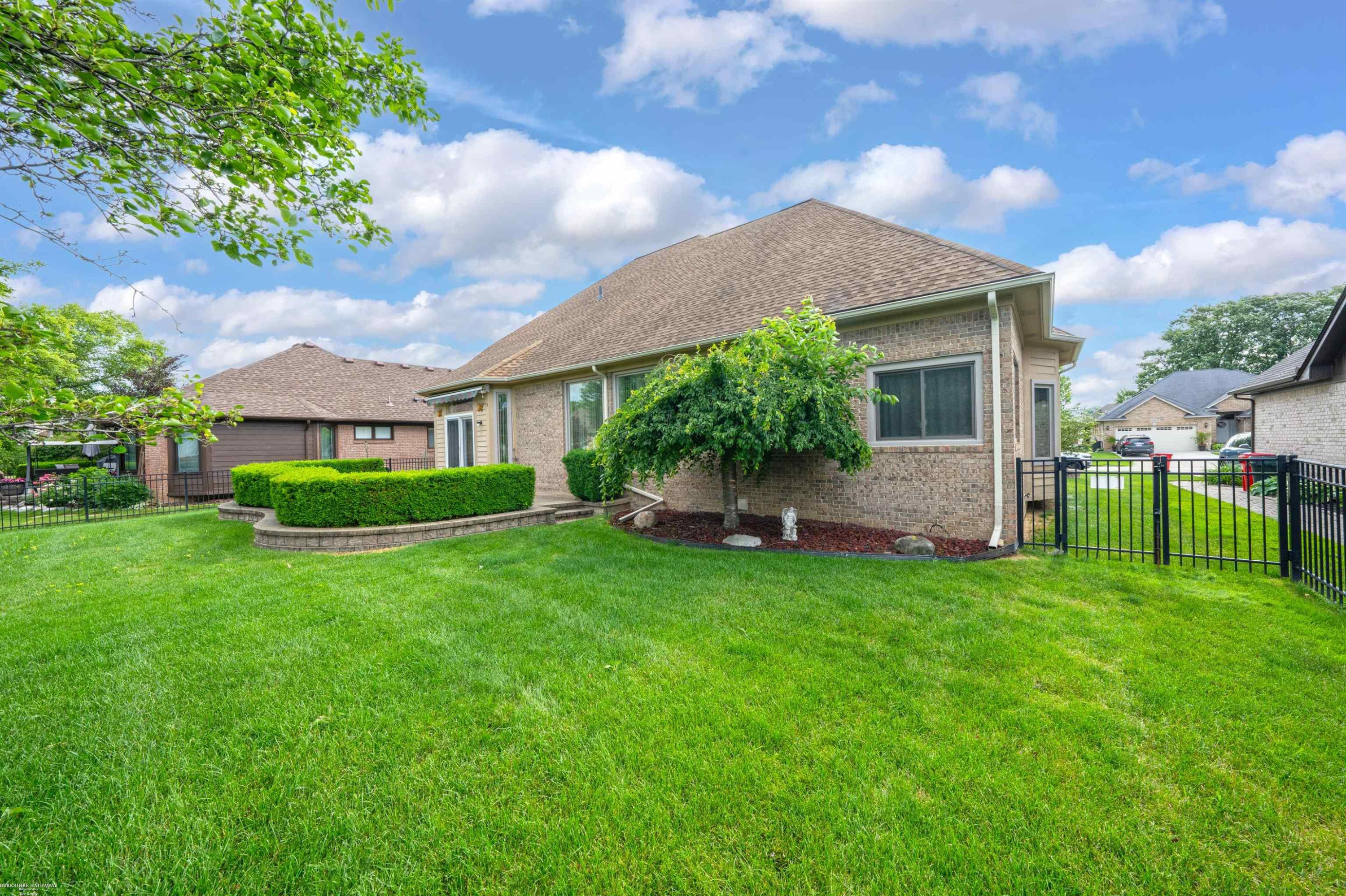51251 Westwood Drive, MI 48042 — Photo 11