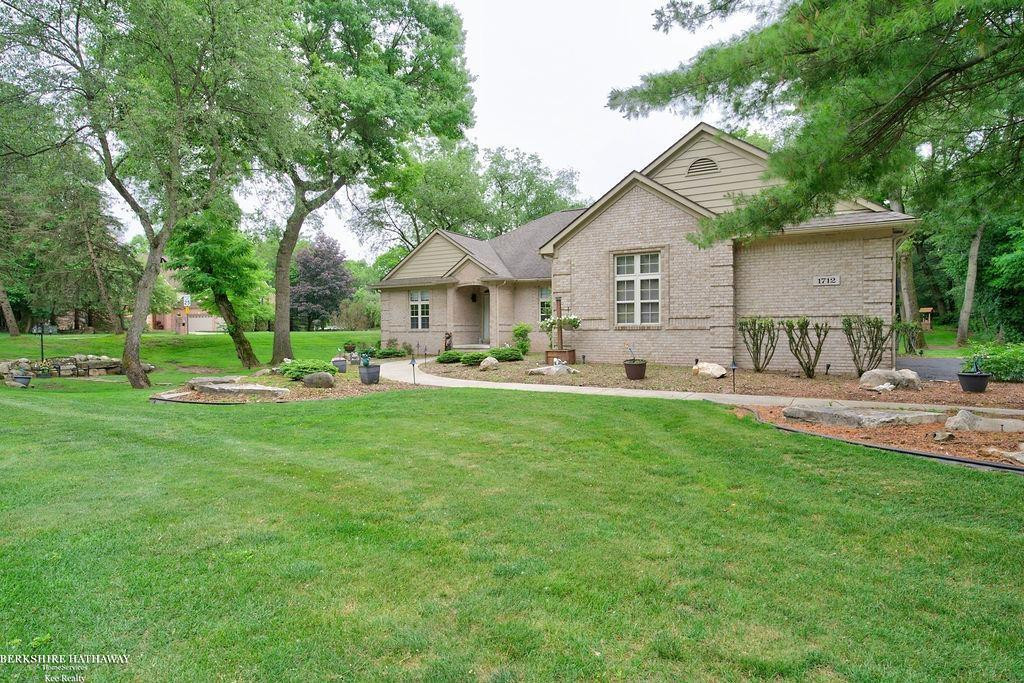 1712 Wood Trail, Oxford, MI 48371 — Photo 2